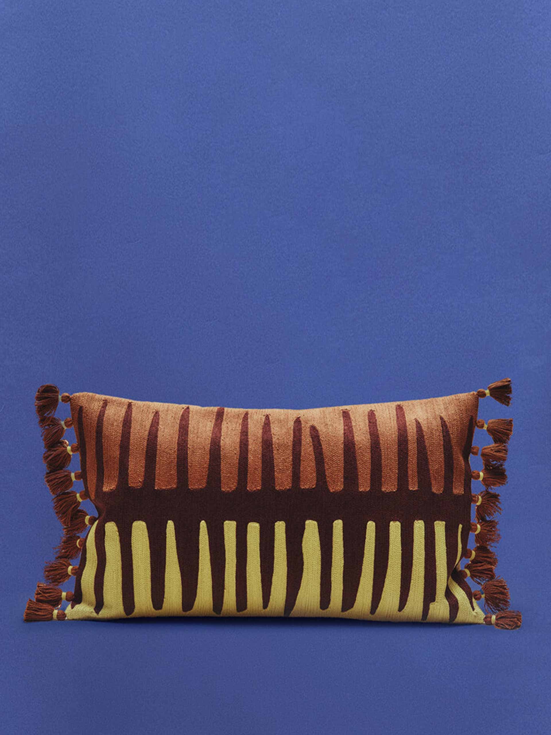 Thorn design cotton cushion cover