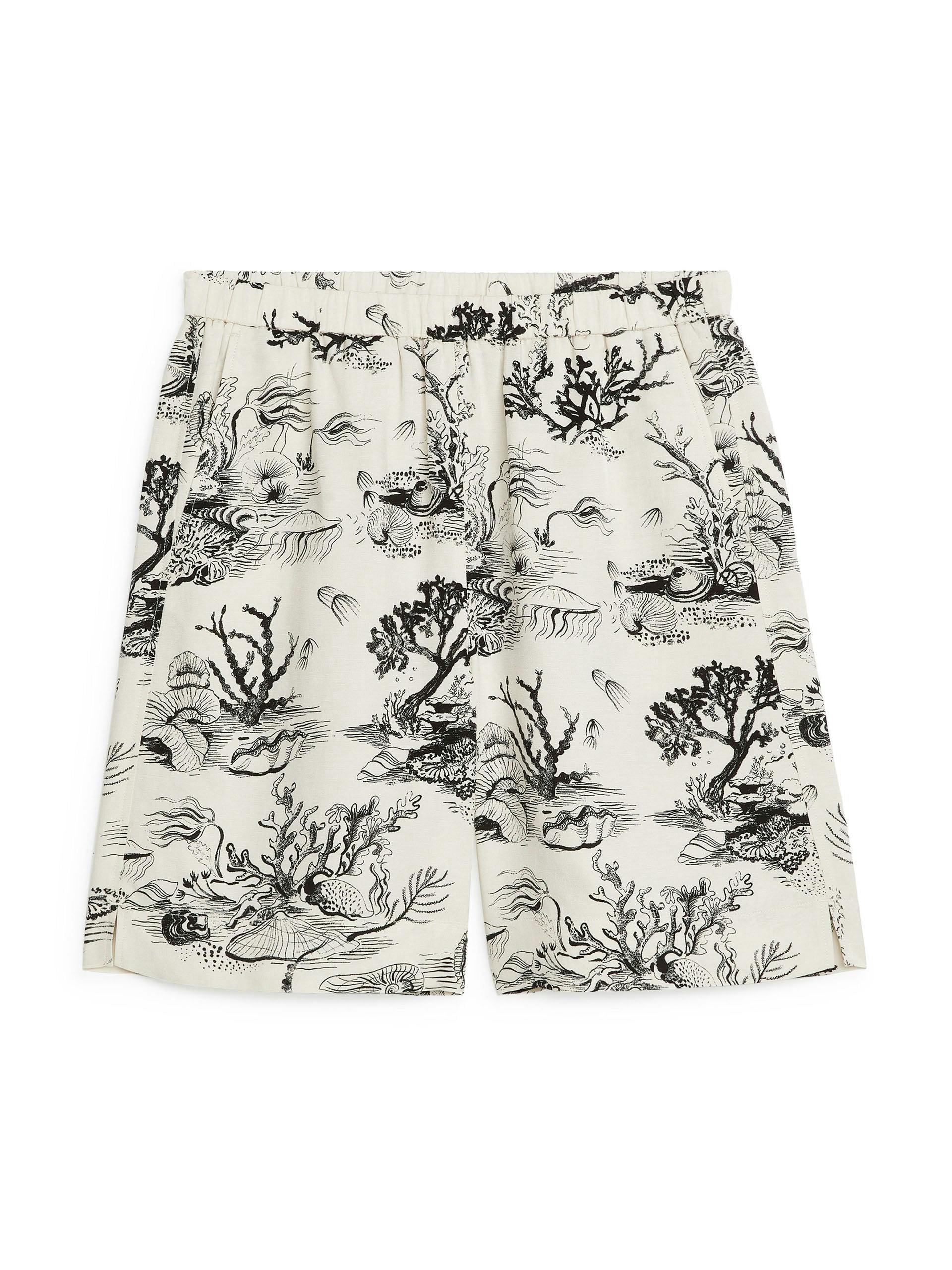 Printed pull-on shorts