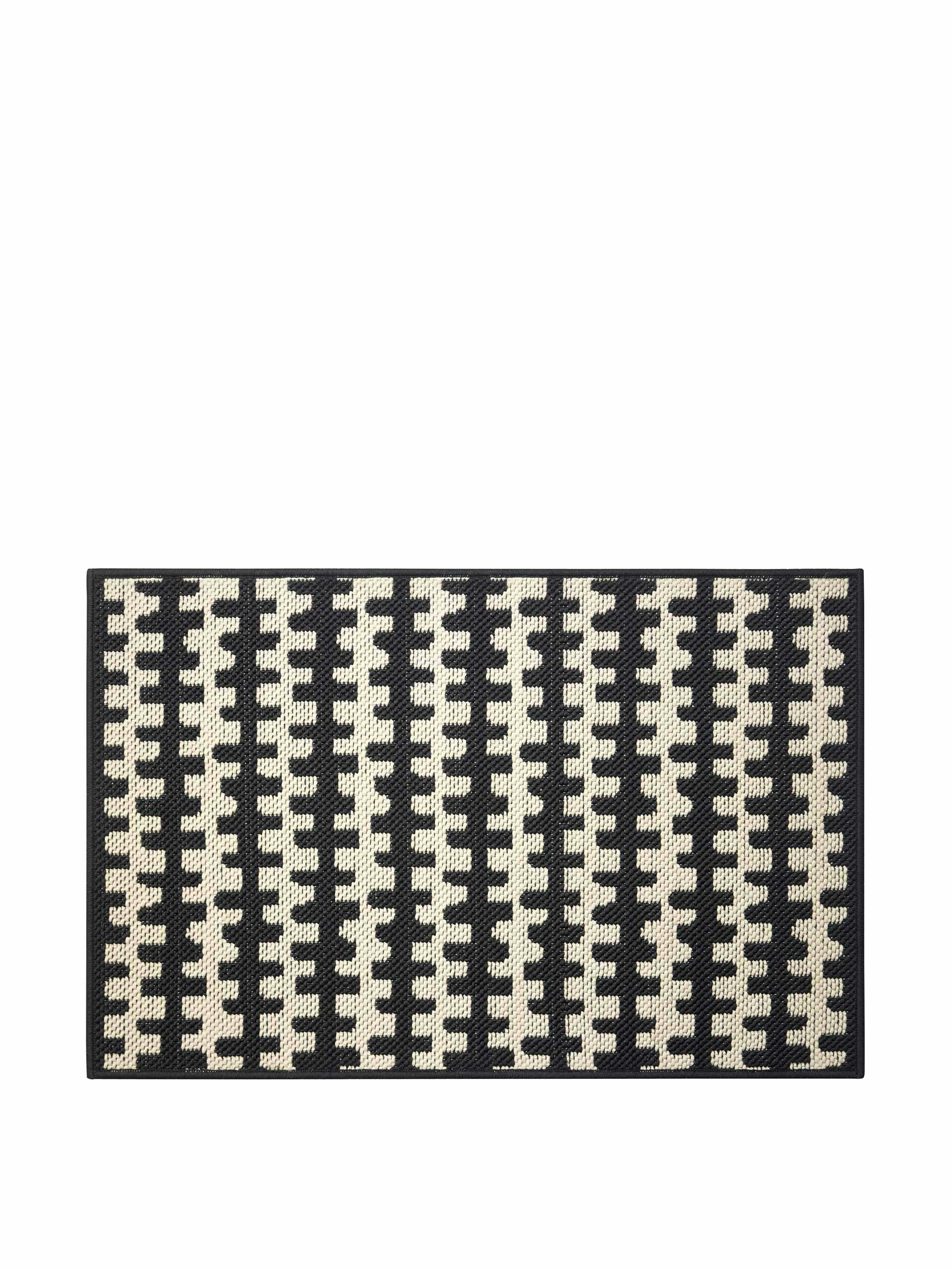 Patterned black and white doormat