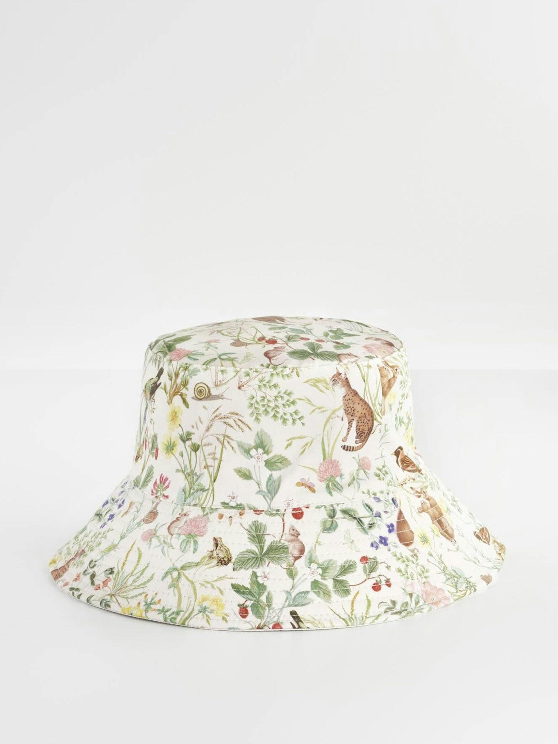 Meadow Creatures bucket hat in Marshmallow print