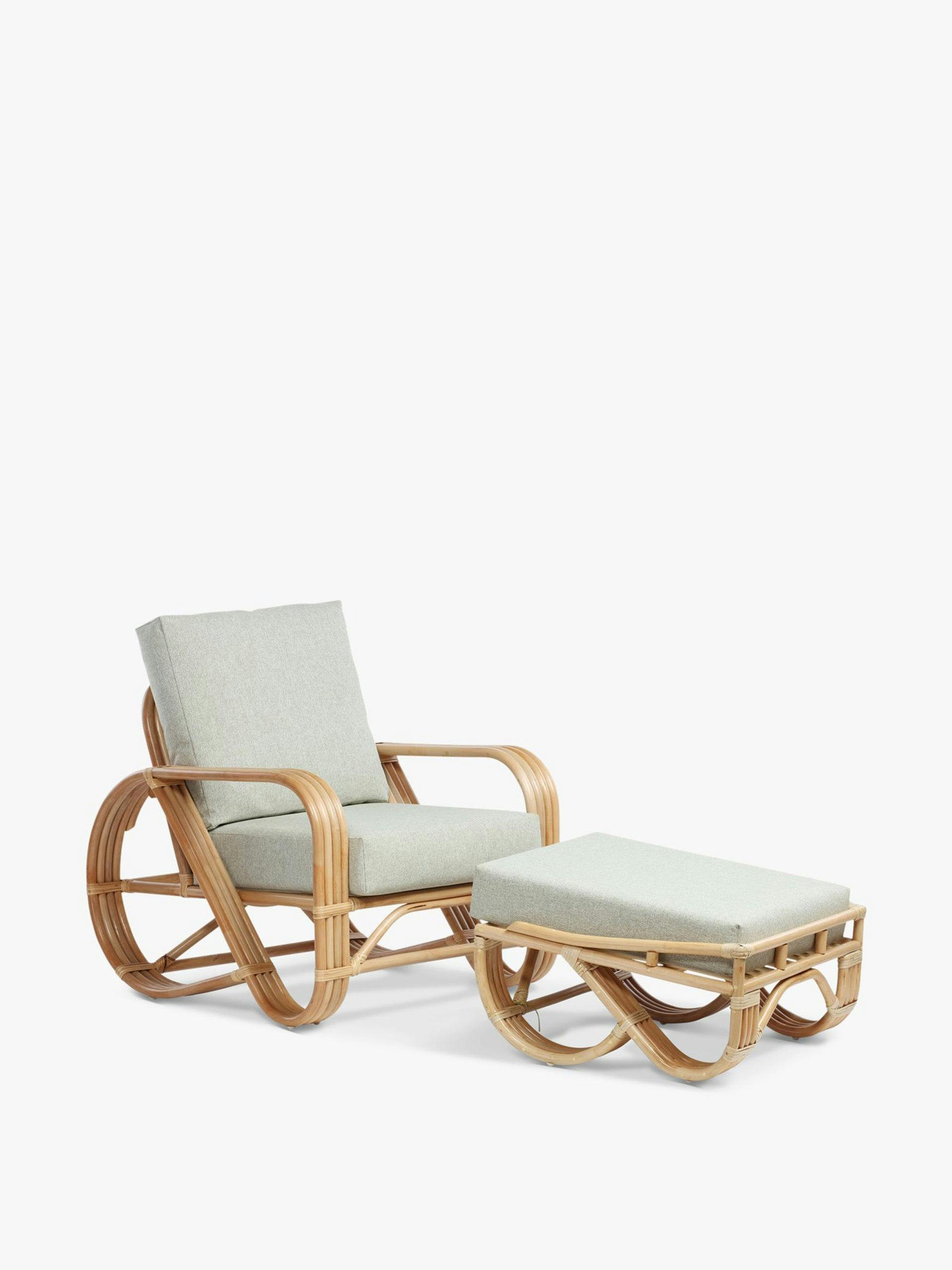 Rattan lounge chair with footstall