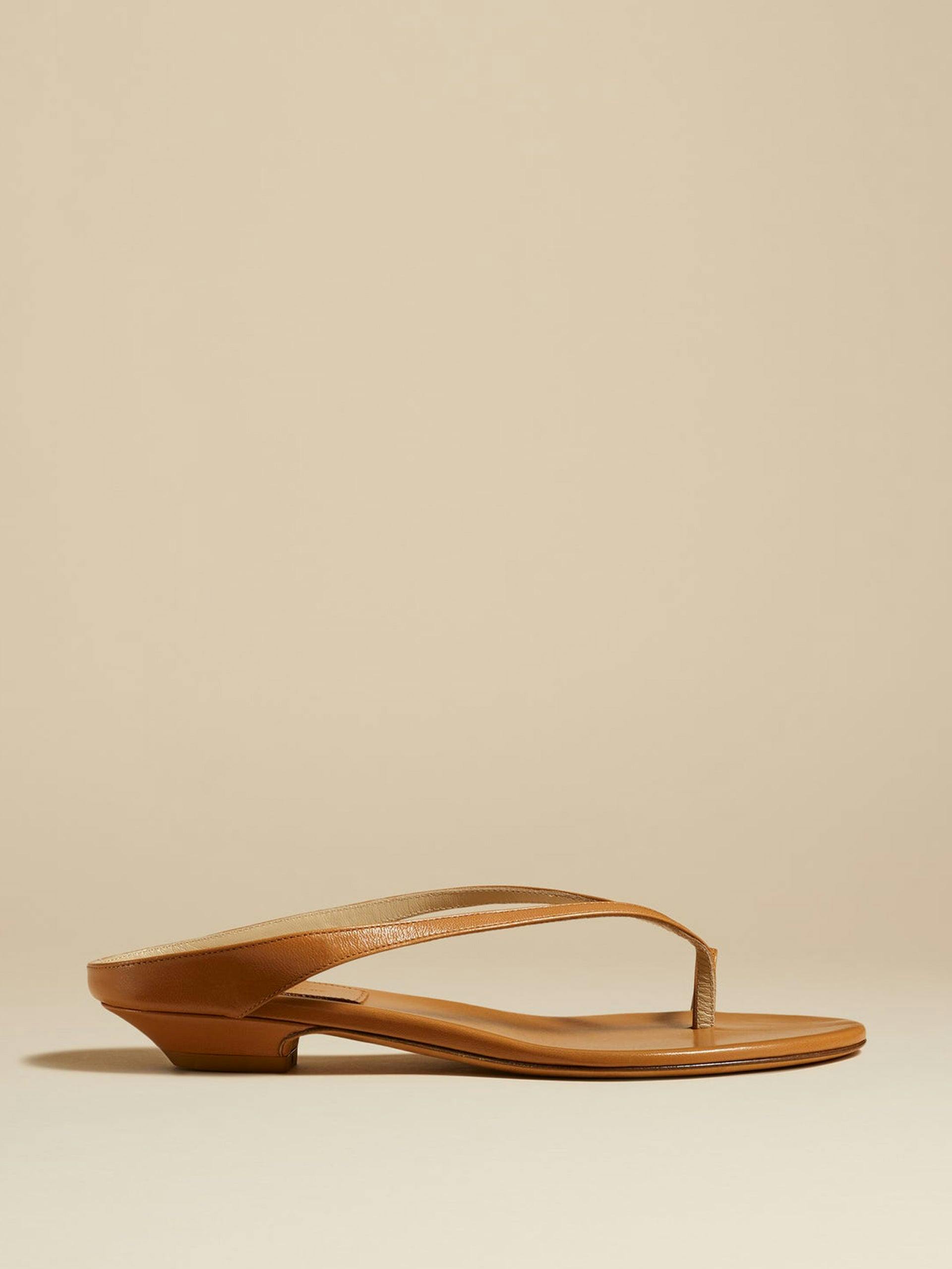 Flat sandals in Nougat Leather