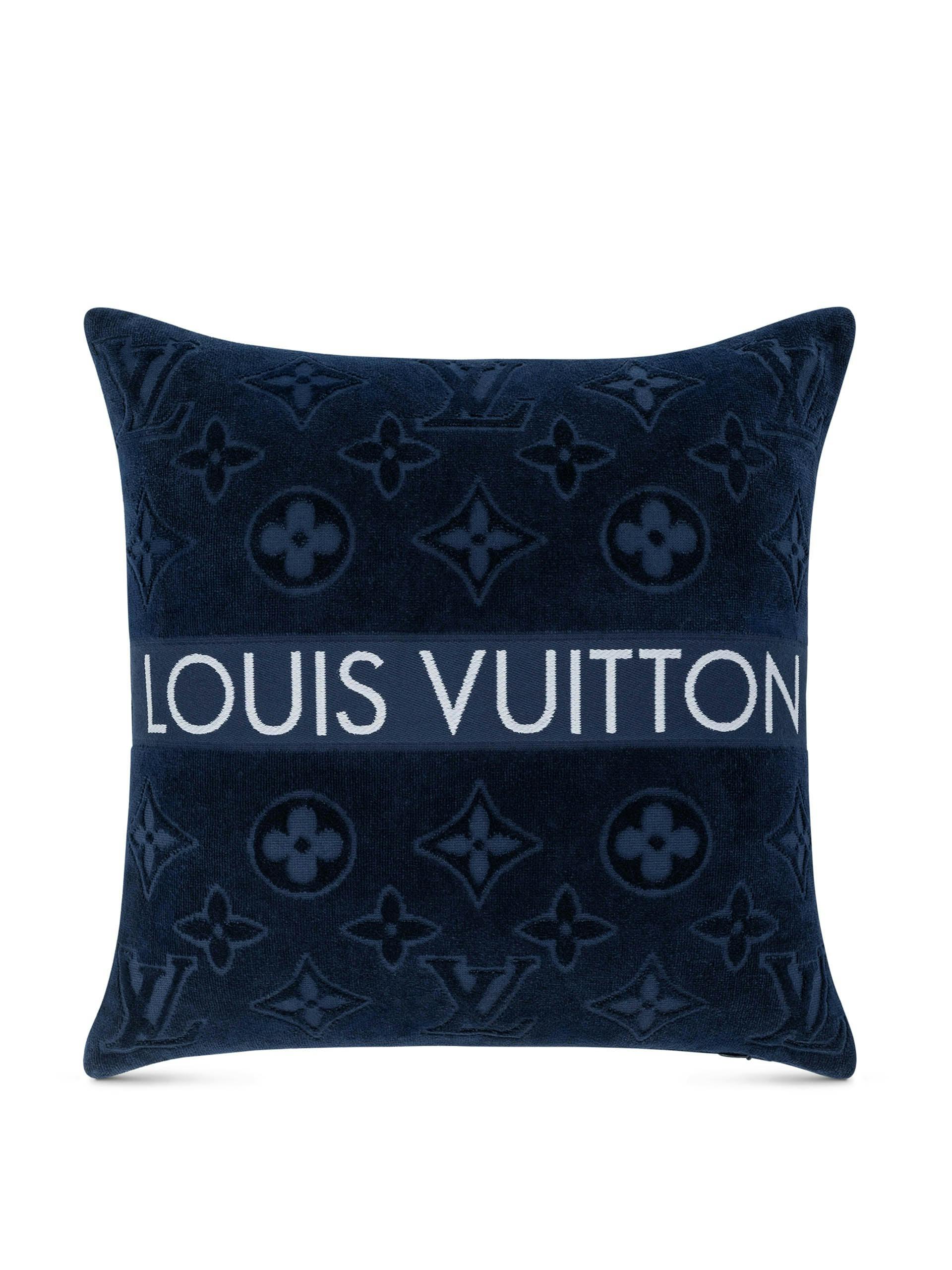 LVacation blue beach pillow