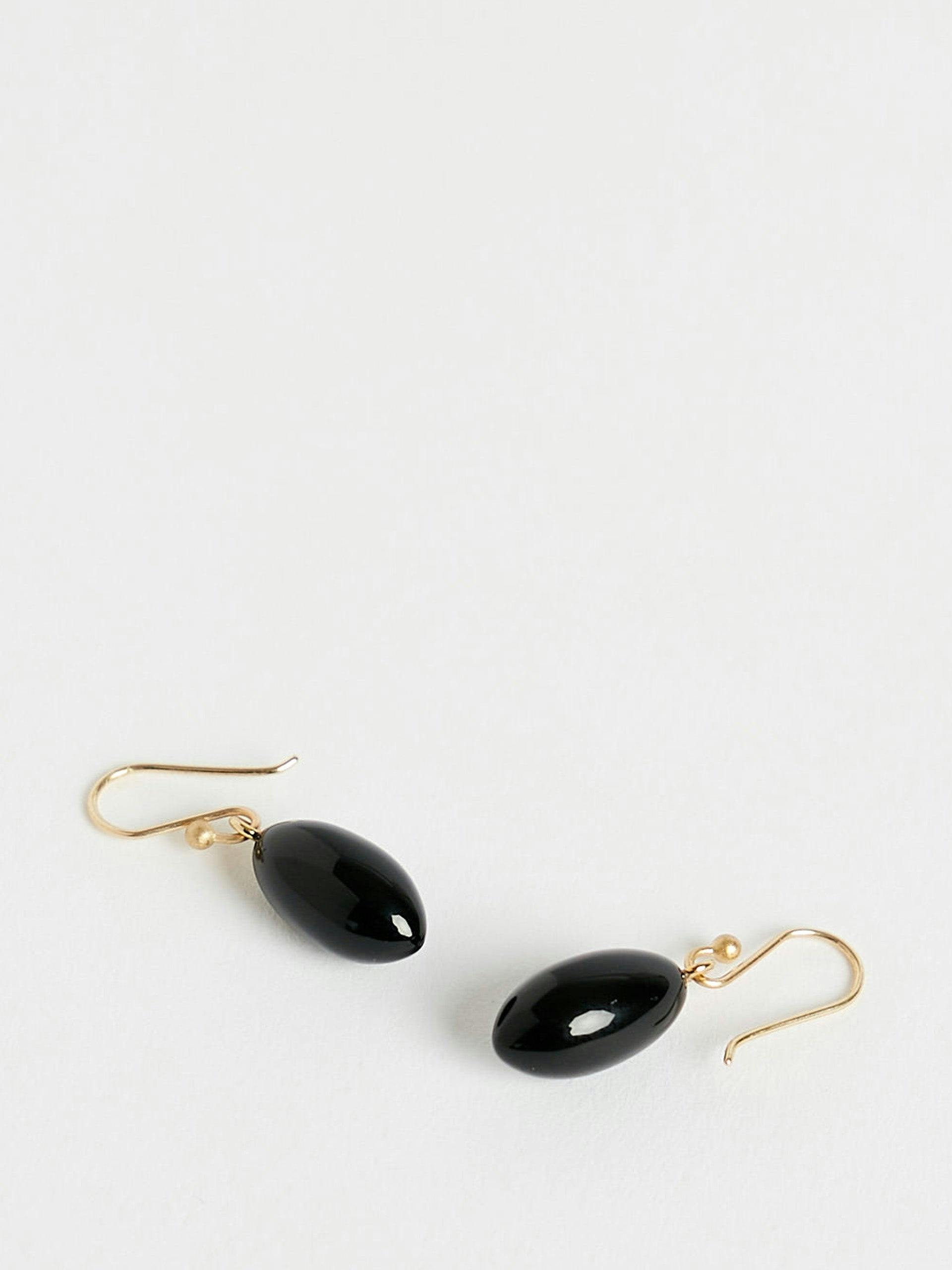 Berry earrings in onyx