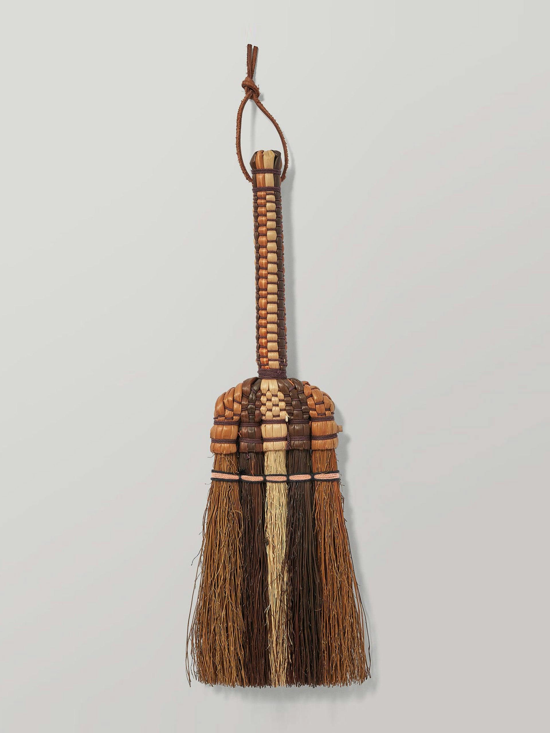 Sorghum stripe short-handled brush