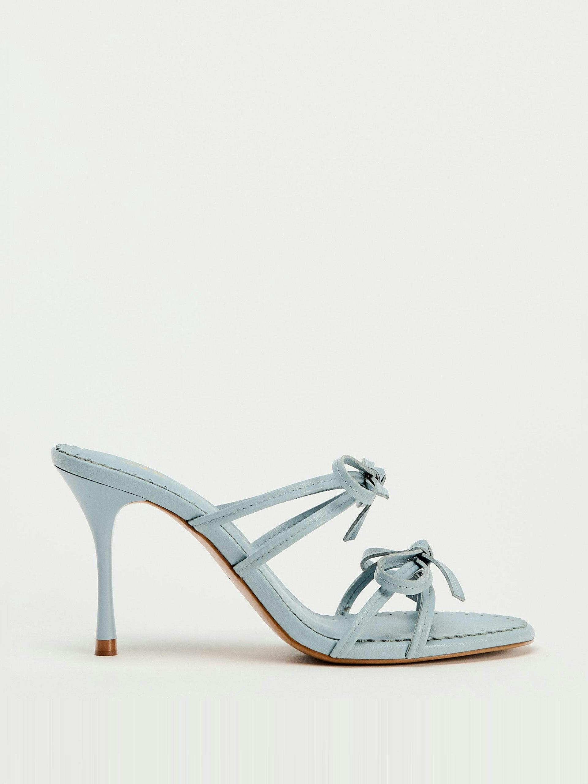 Heeled sandals with bows