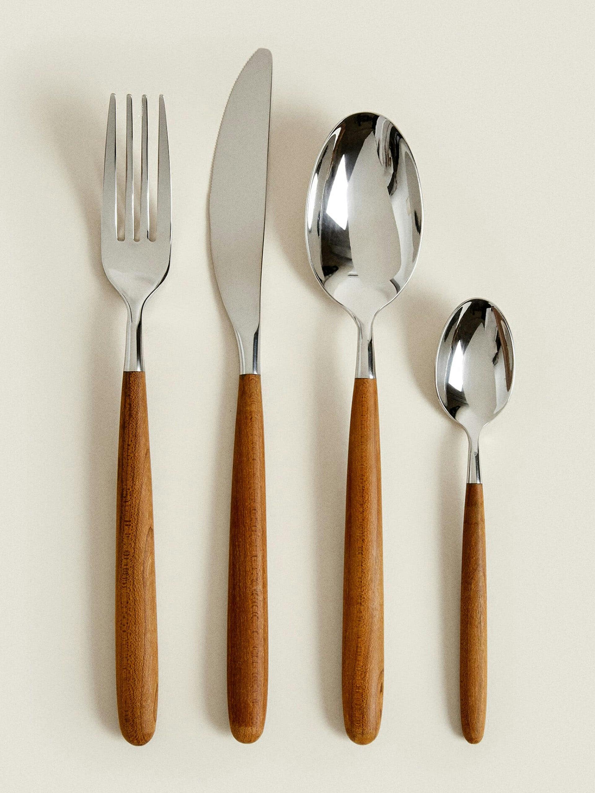 Set of maple cutlery