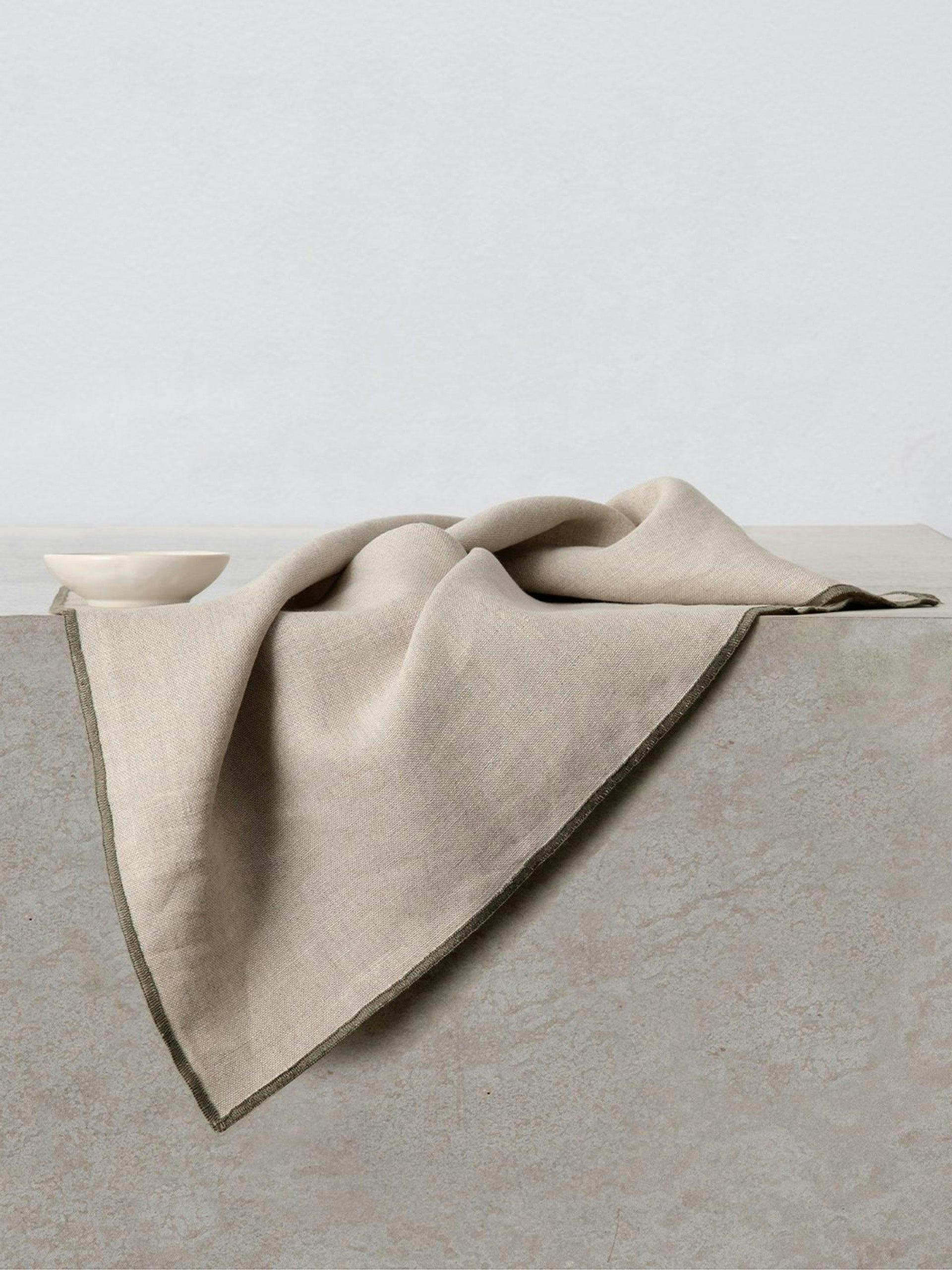 Cara olive-edged linen napkins (set of 4)