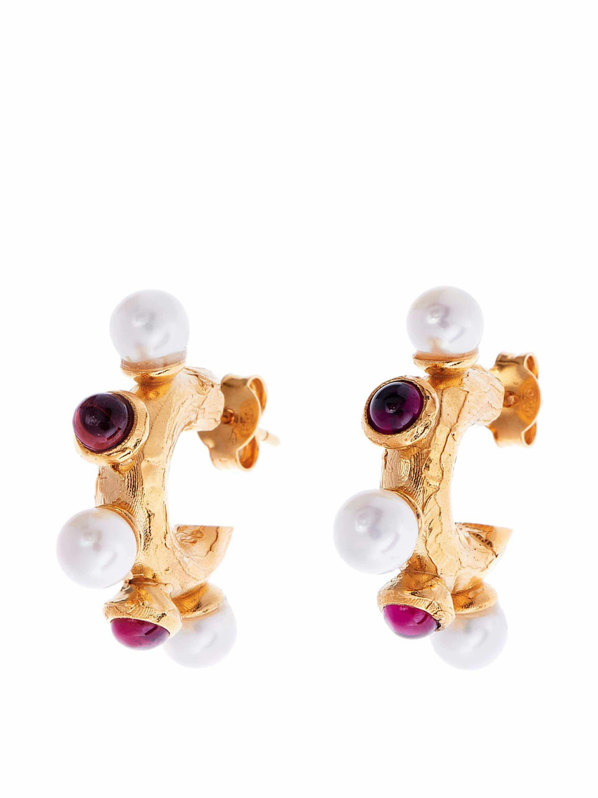The Nocturnal Desire pearl and gold earrings