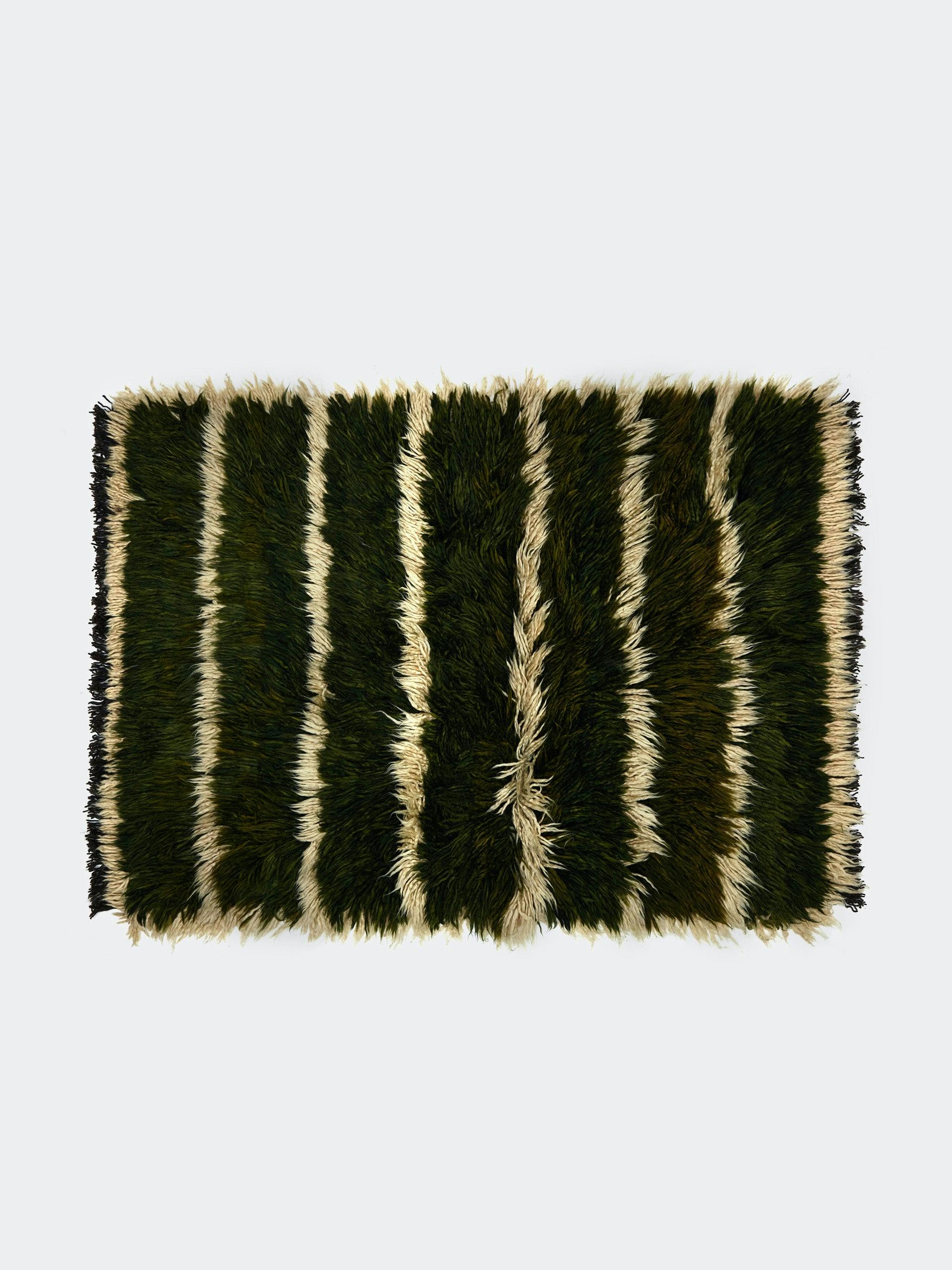 Super shaggy stripe rug