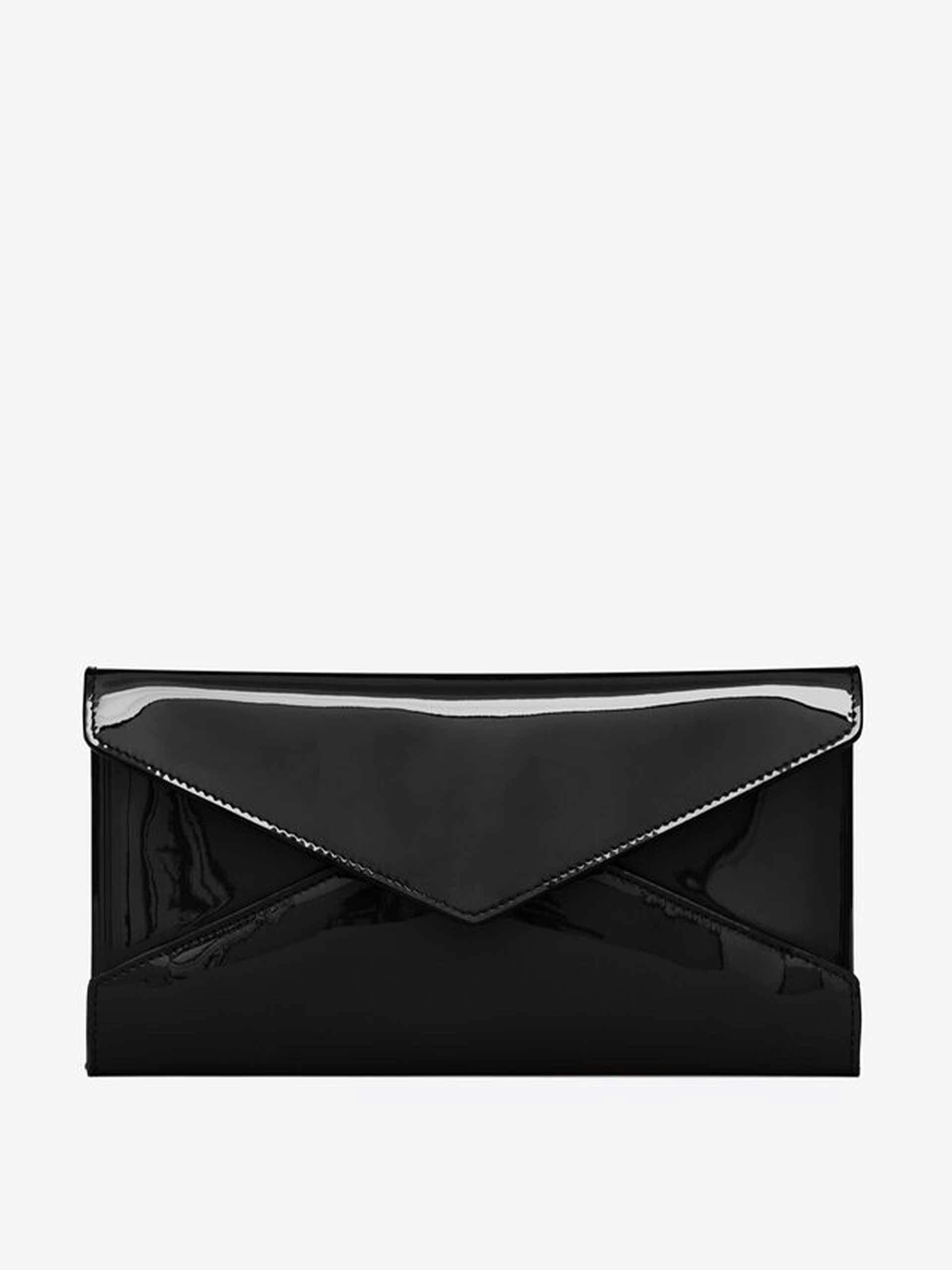 Letter pouch in patent leather