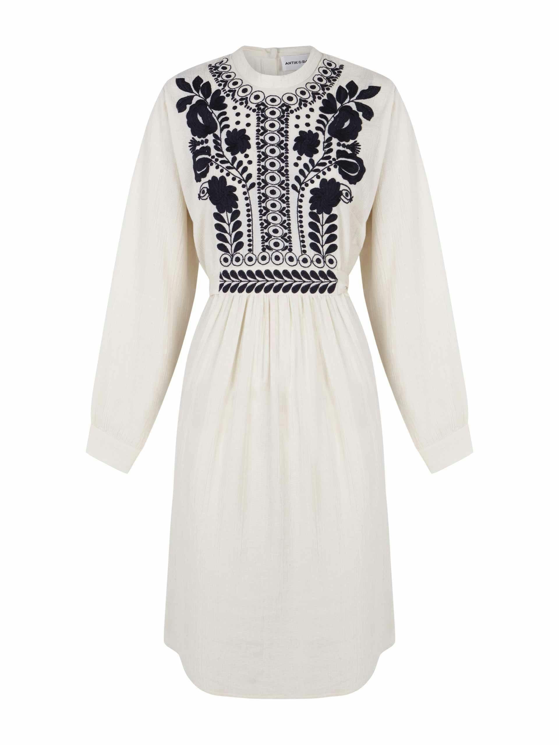 Embroidery contrast dress