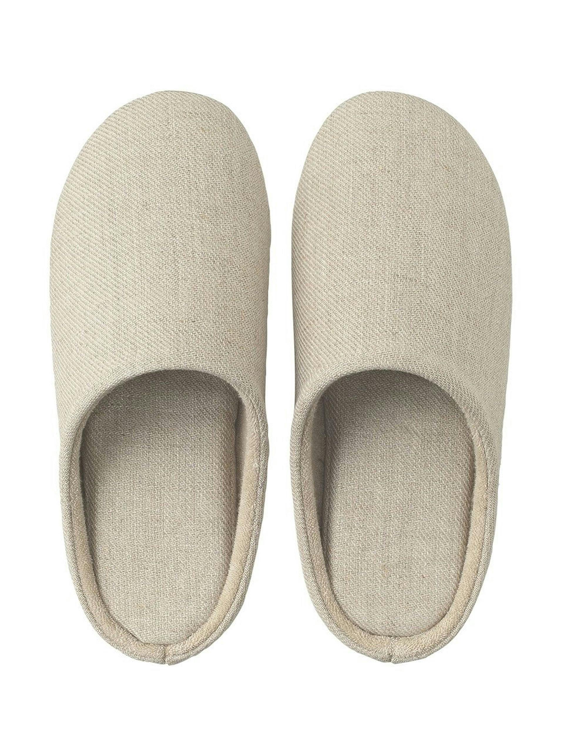 Beige linen slippers