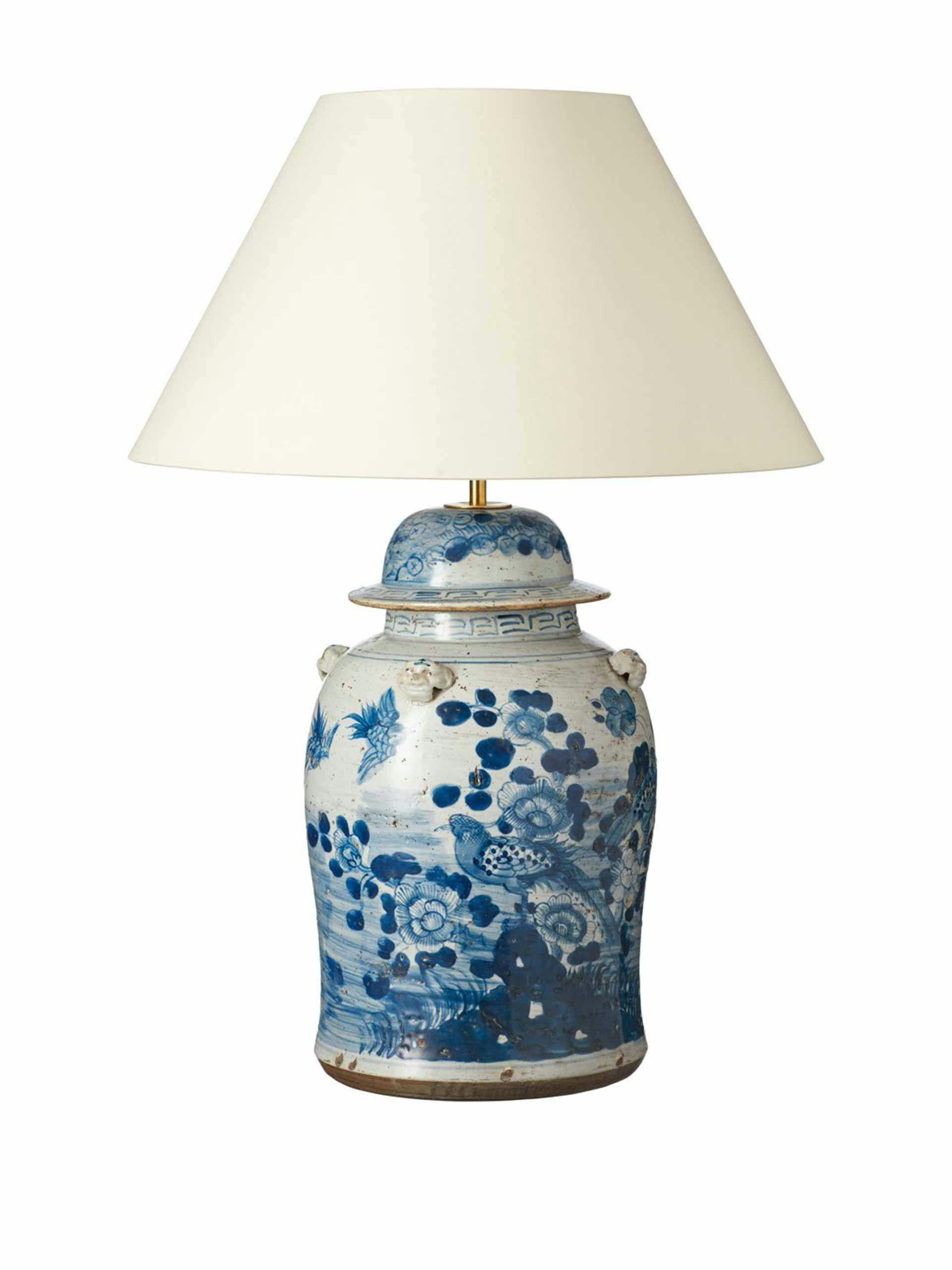 Ceramic table lamp in blue