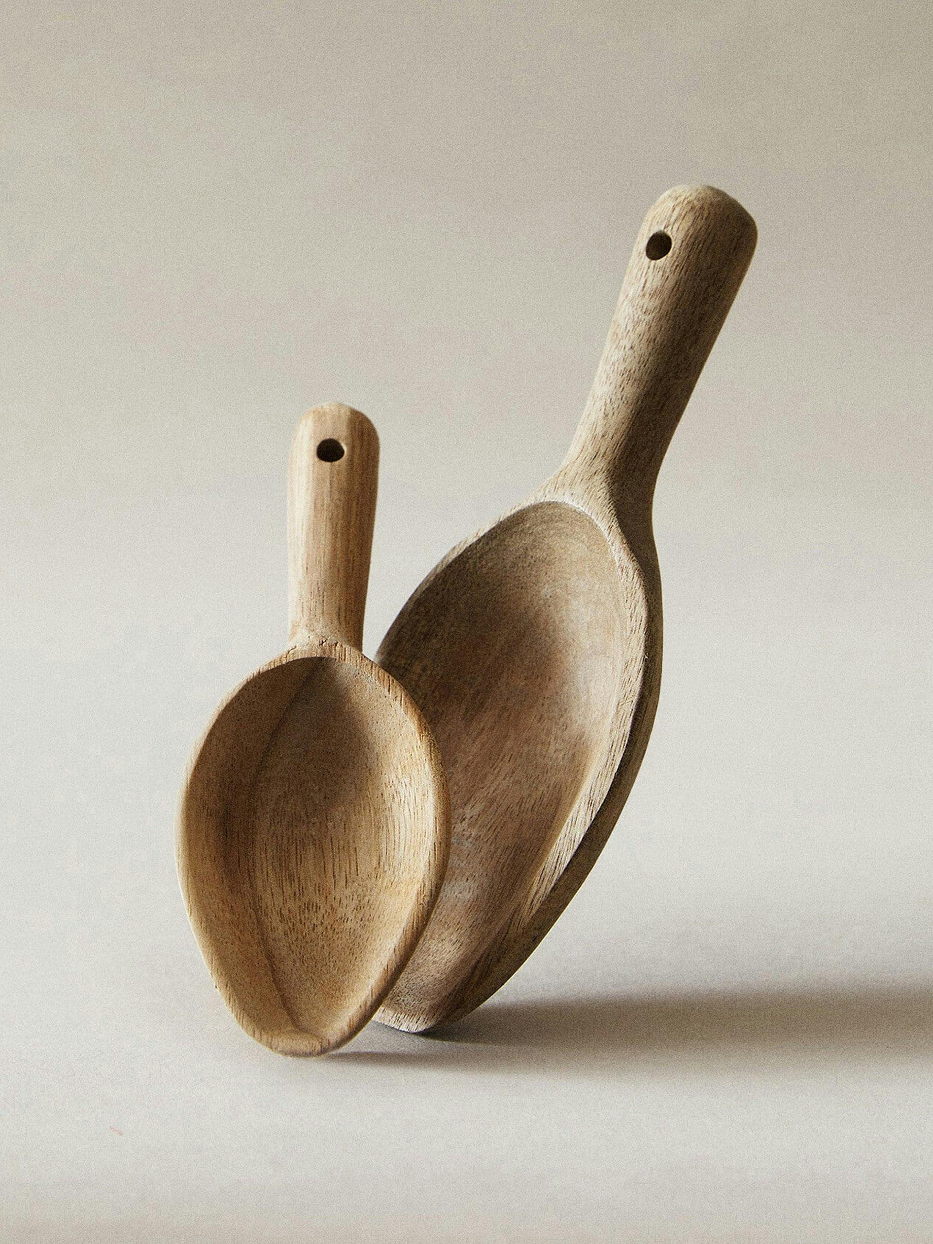 Wooden scoops (set of two)