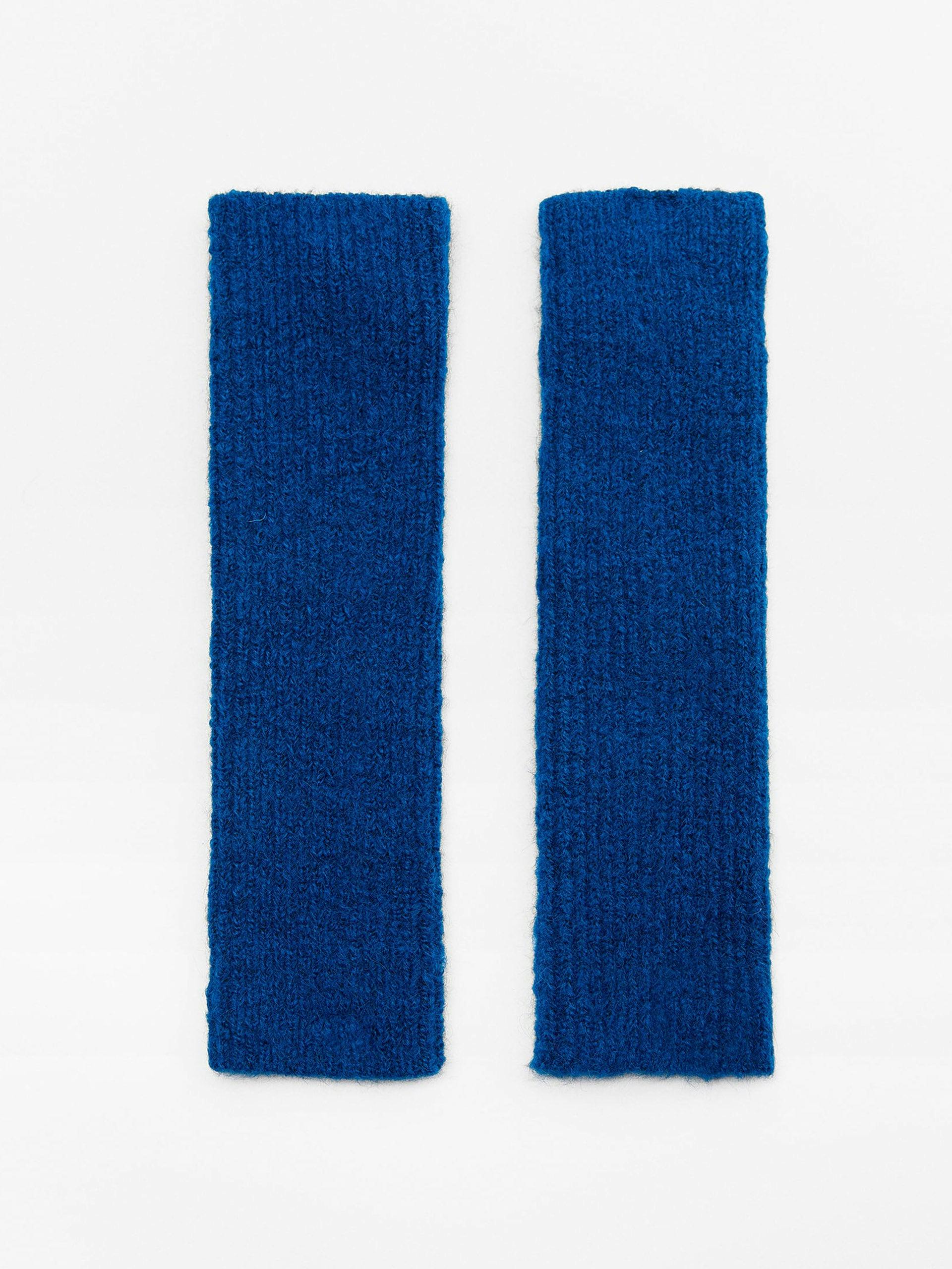 Ribbed knit mittens