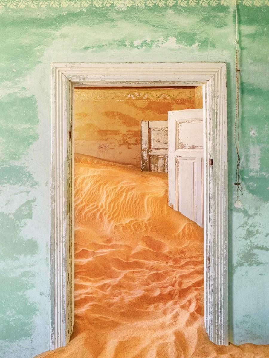 147-kolmanskop-nambia-doors-sand-@alina rudya