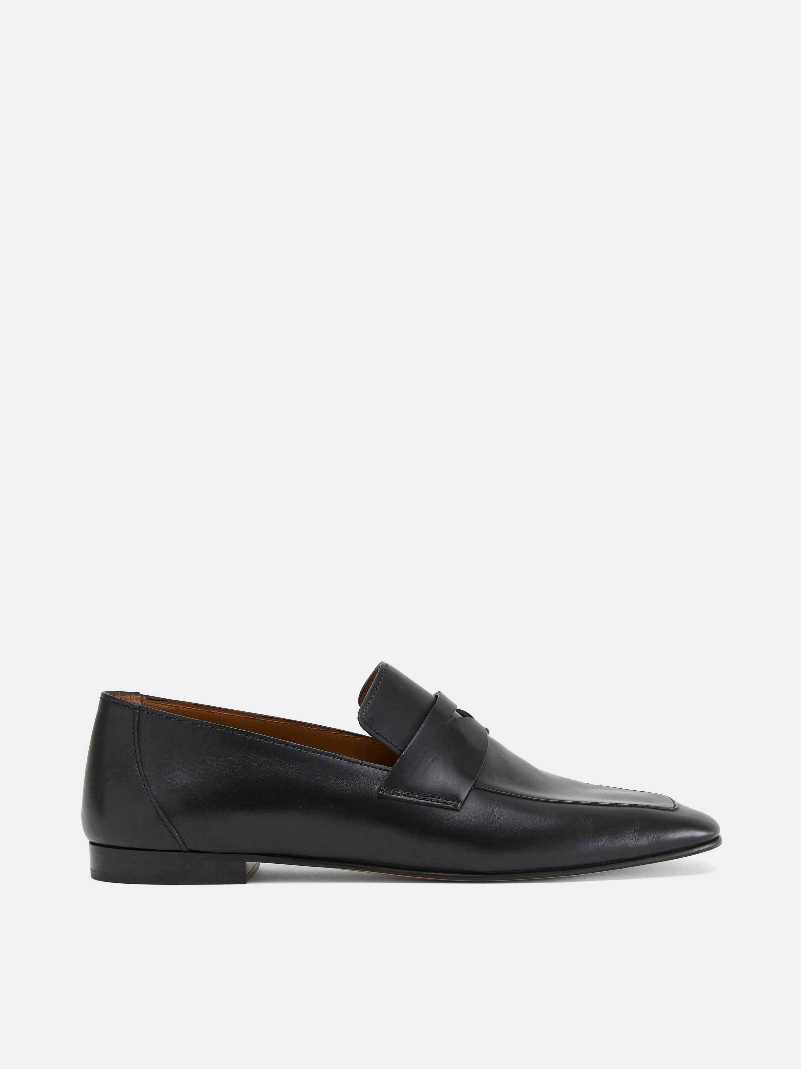 Black placket leather soft loafers