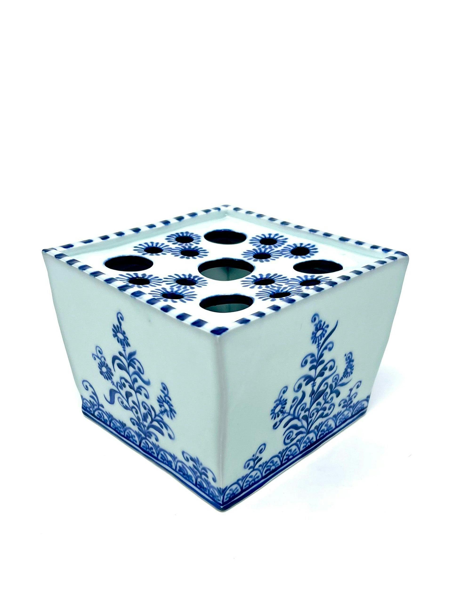 Flower brick with blue flowers and checkered rim