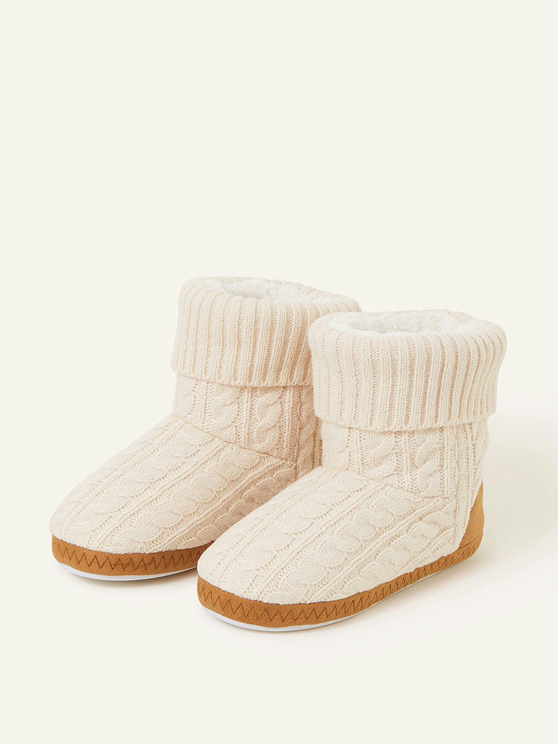 Cable knitted slipper boots