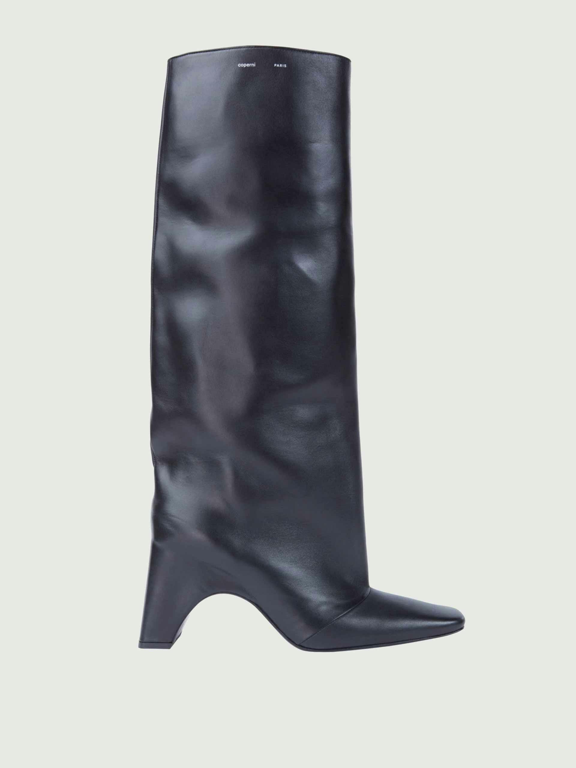 Knee high boots in black