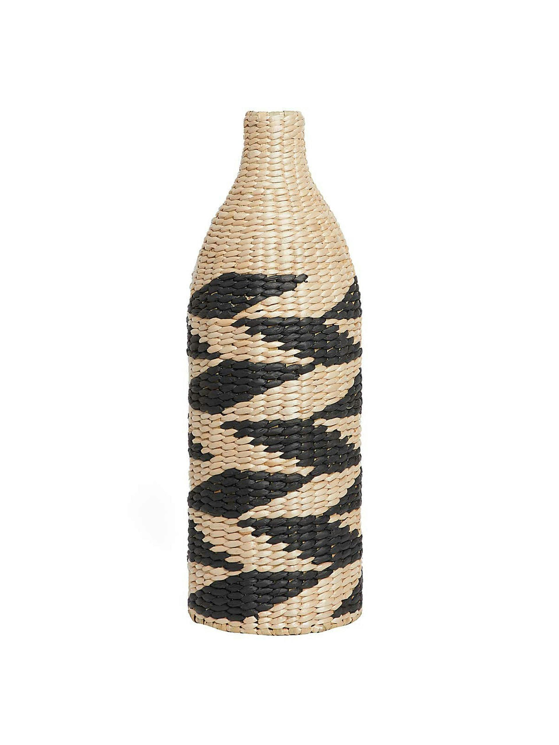 Woven patterned straw bottle vase