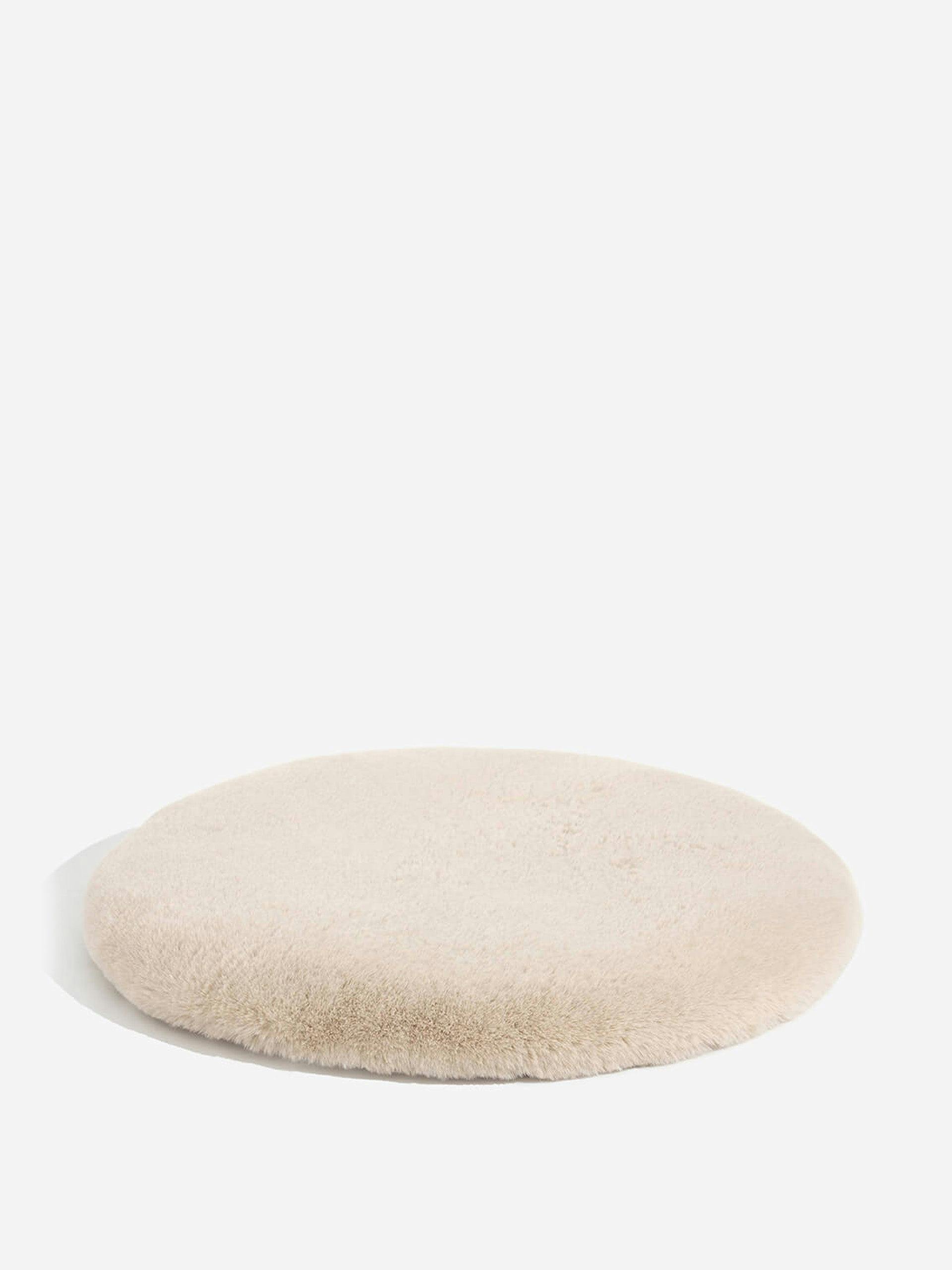 Fur round fluffy pet mat
