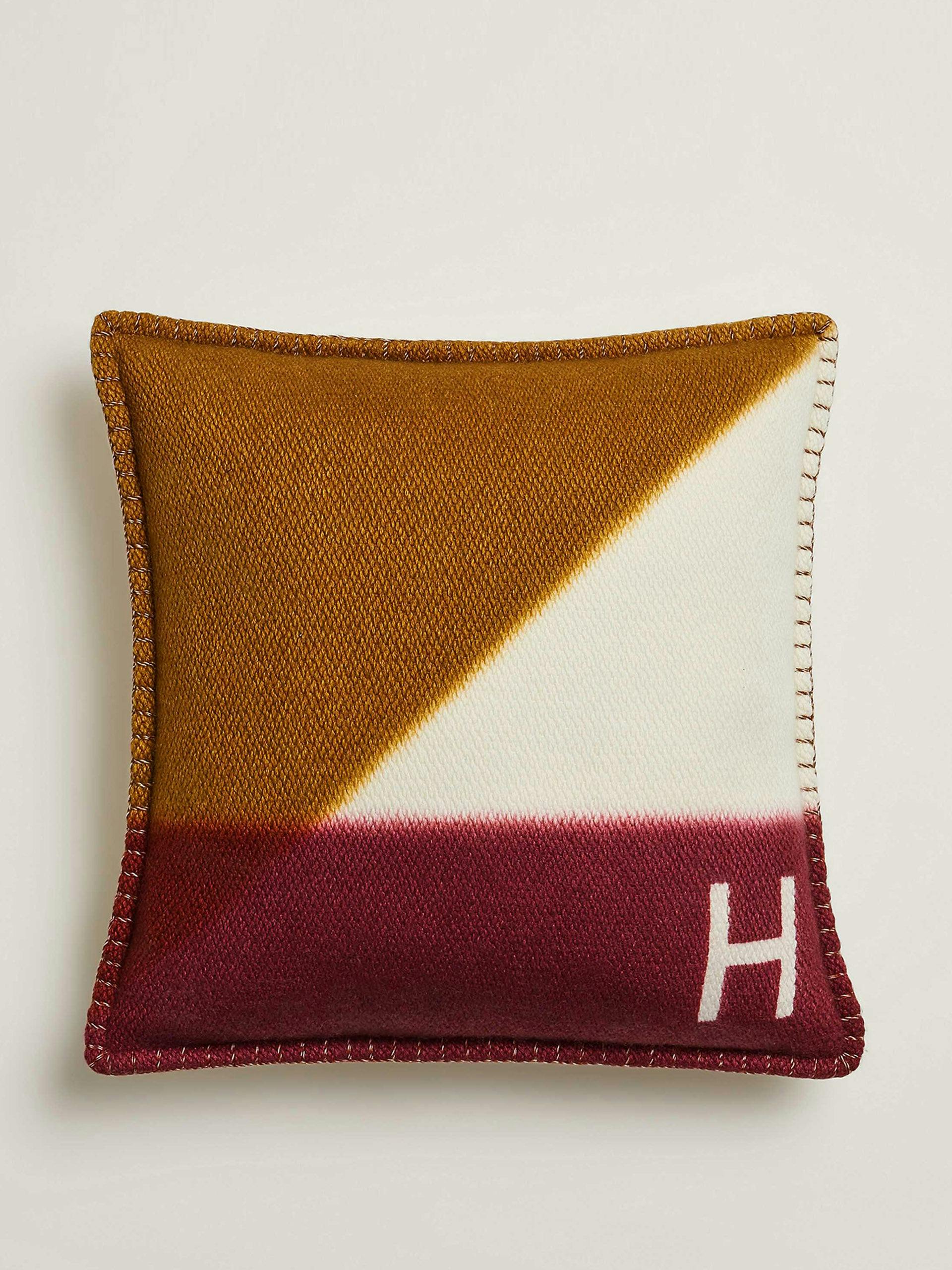 H Pythagore pillow