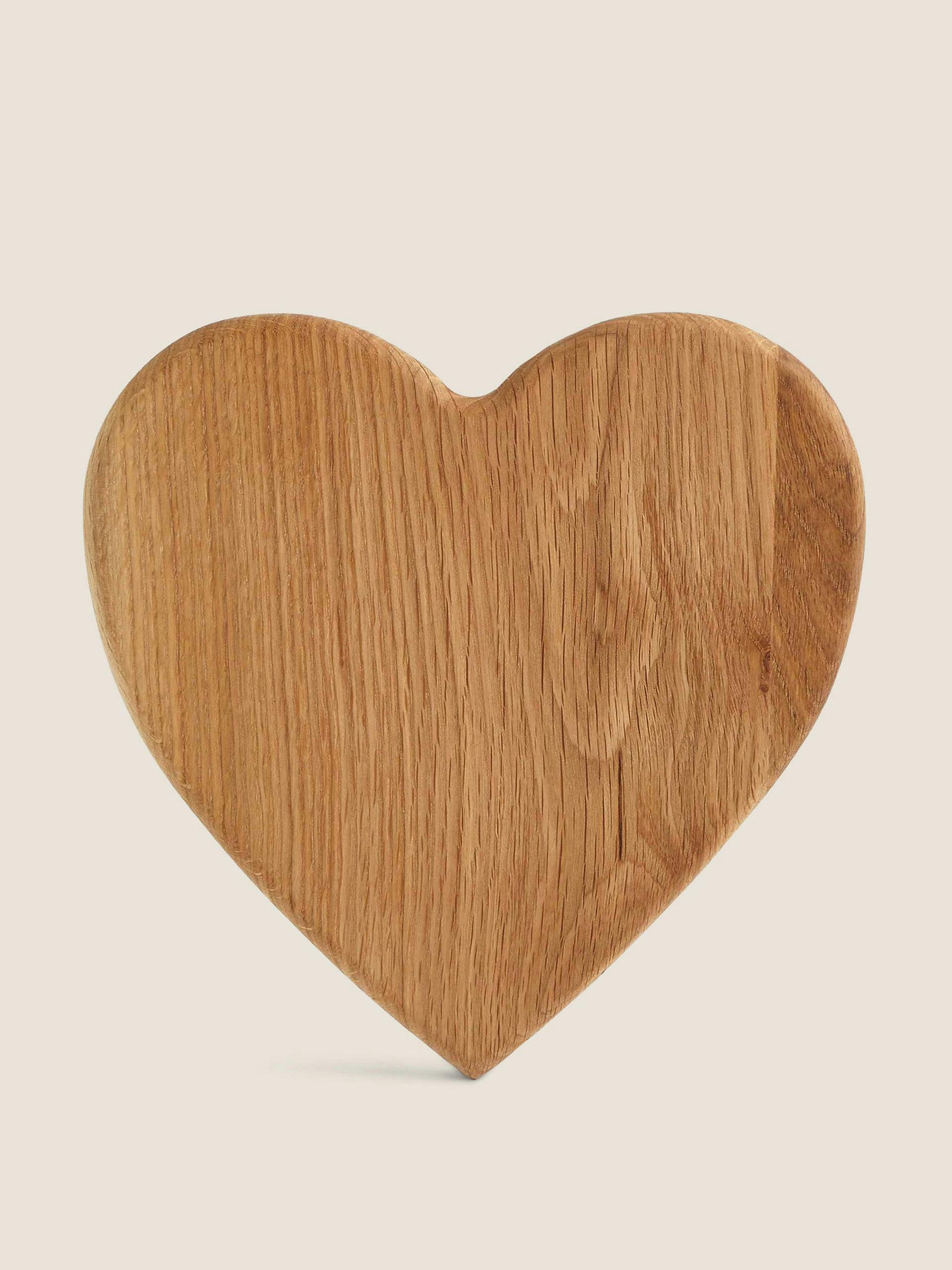 Heart wooden chopping board