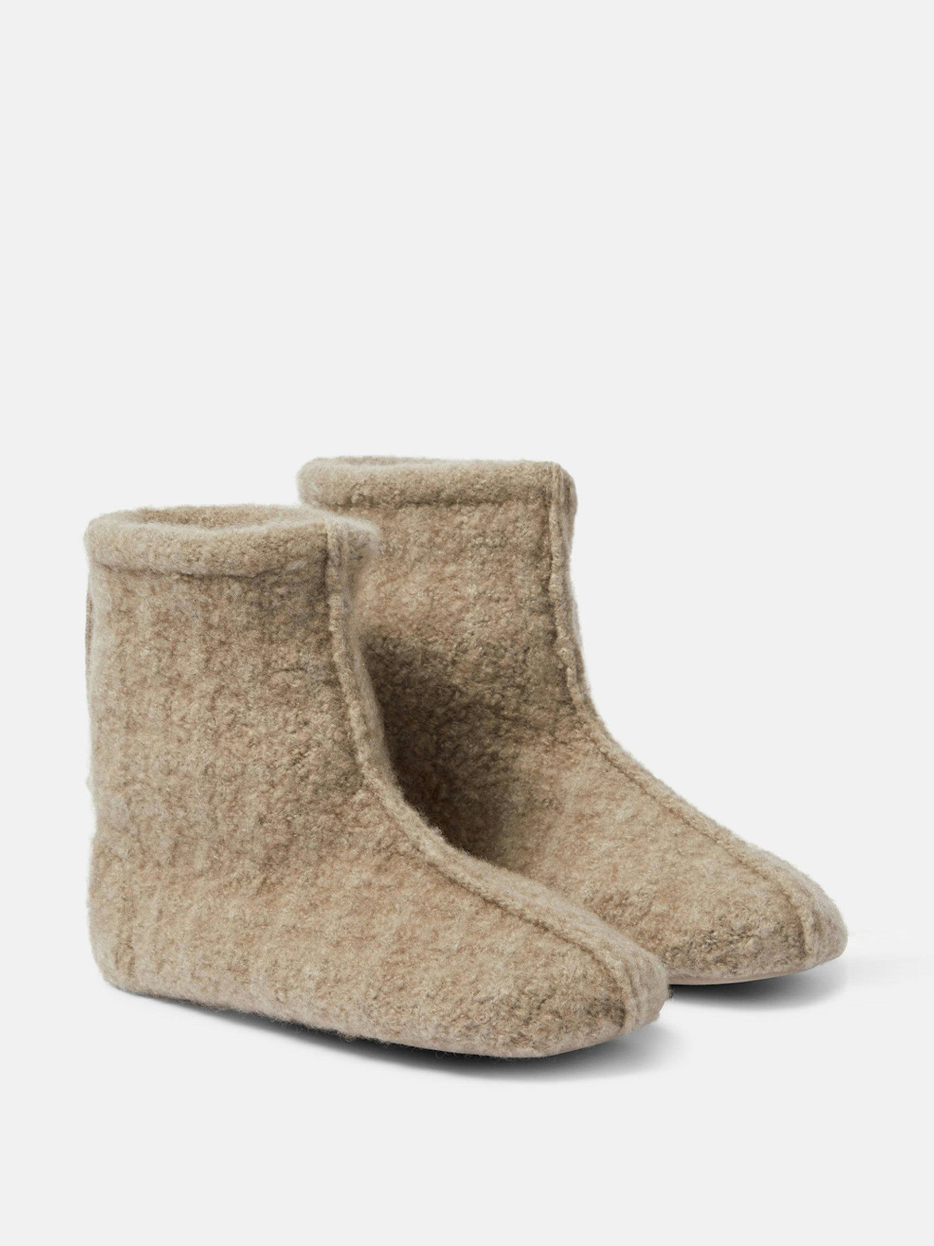 Cashmere slippers
