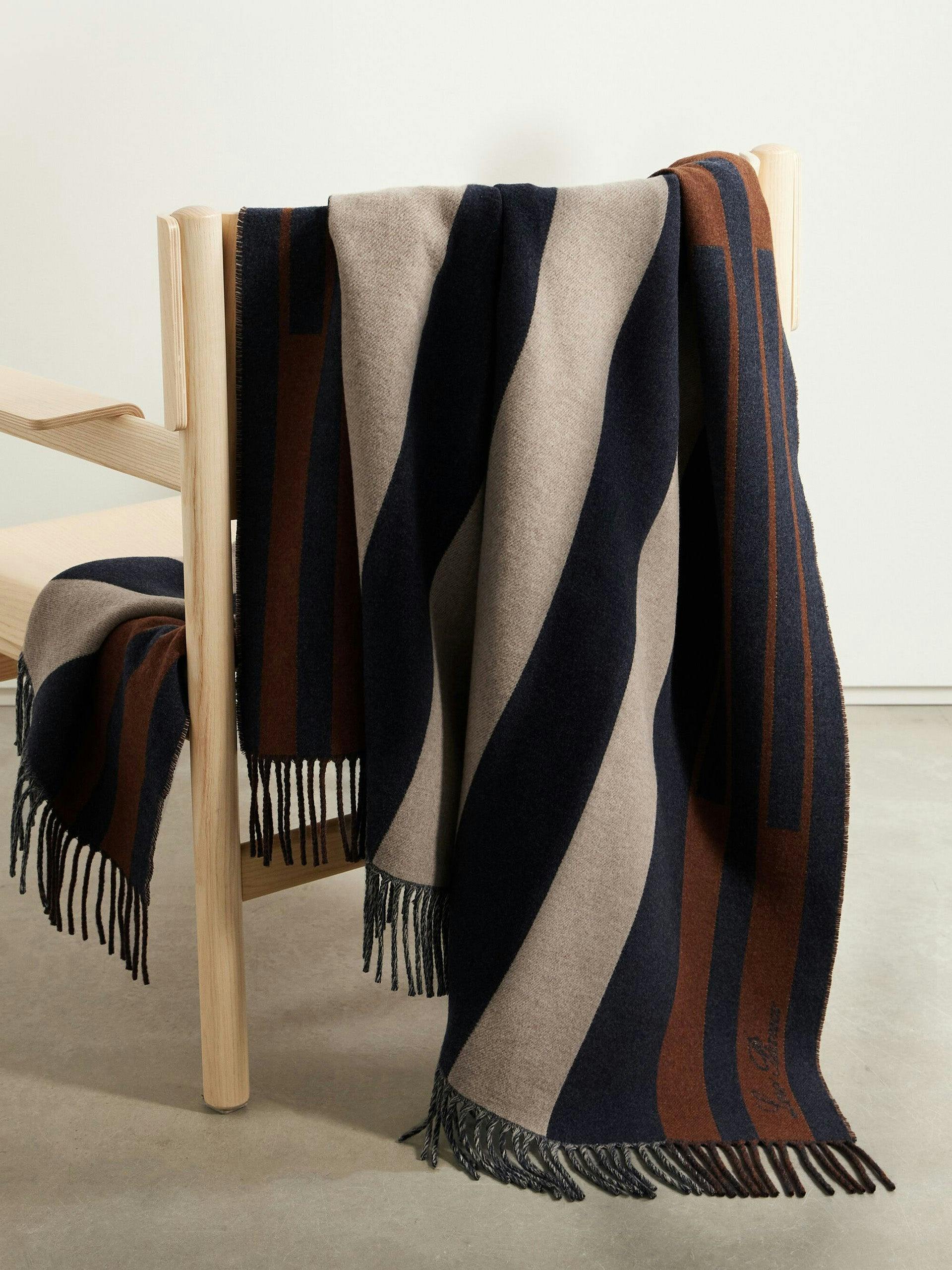Wool and cashmere-blend blanket