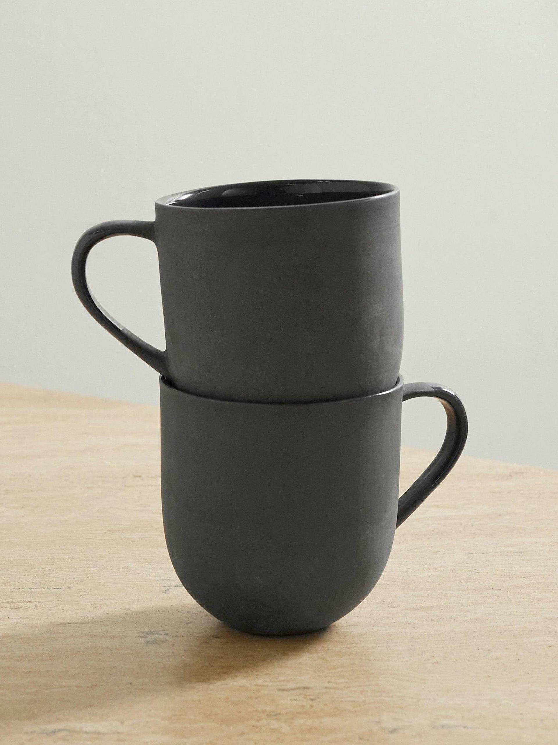 Round porcelain mugs (set of 2)