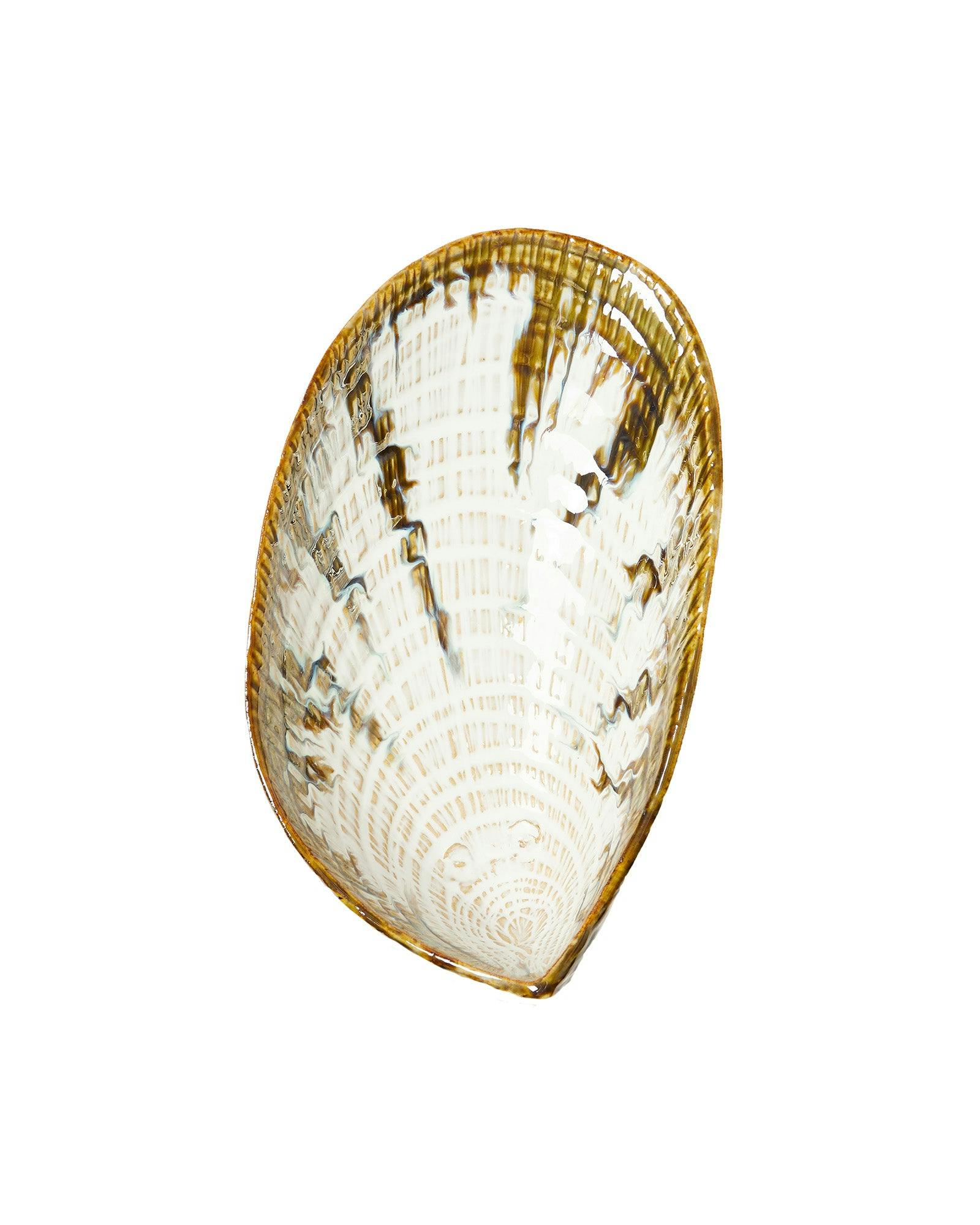 Mussel shell white ceramic objet