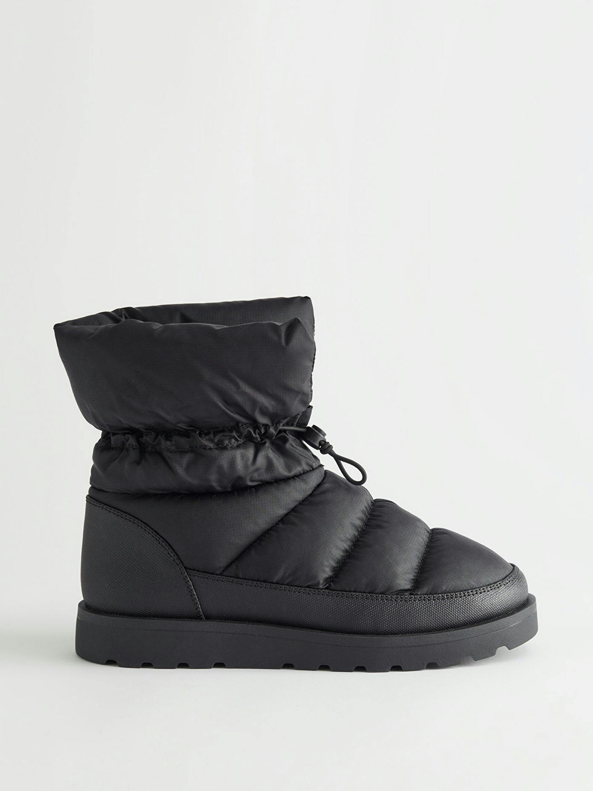 Black padded winter boots
