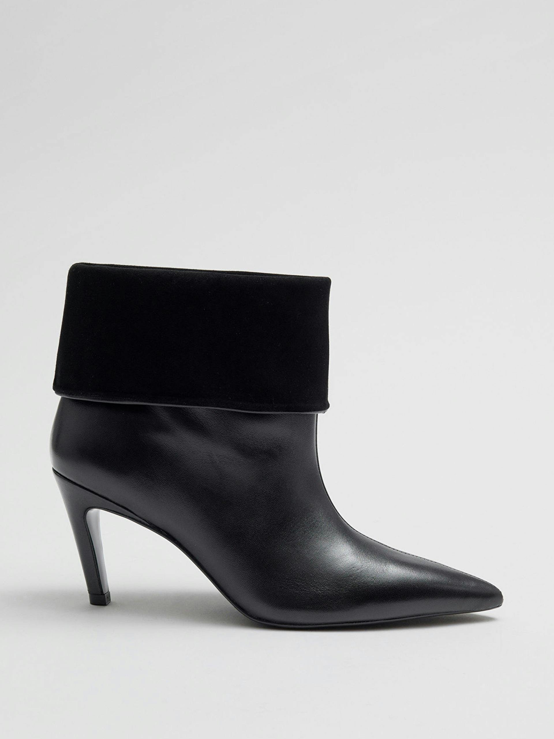 Fold-over shafts ankle boots