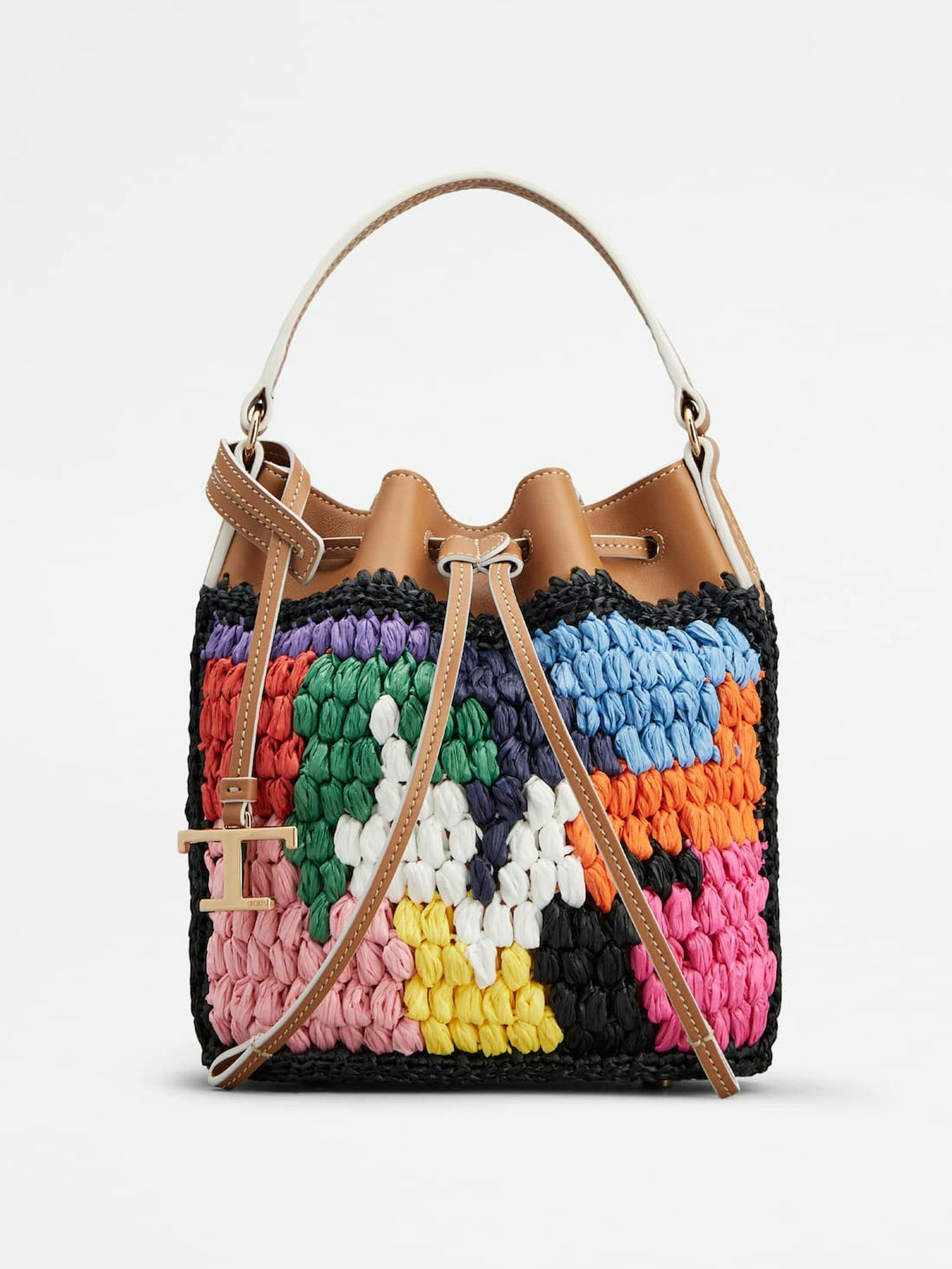 Bucket bag in leather and multi-coloured raffia