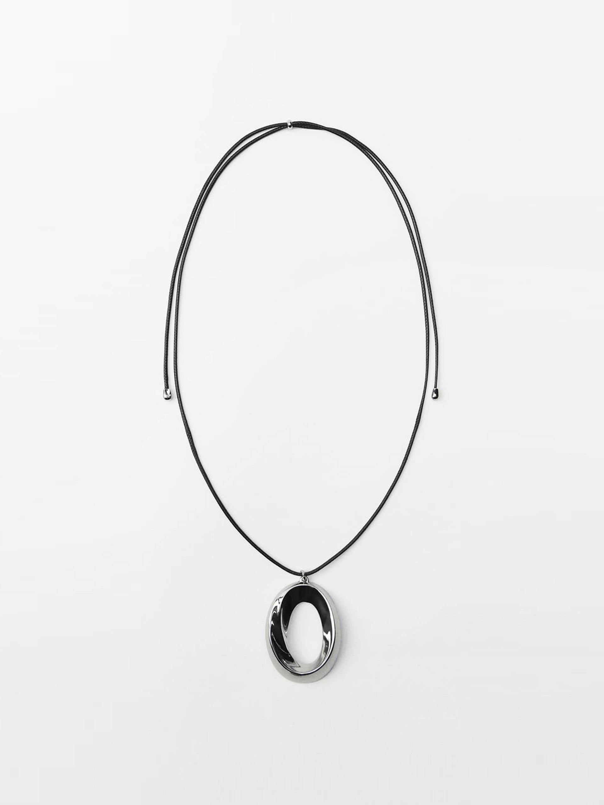 Cord necklace with circular pendant