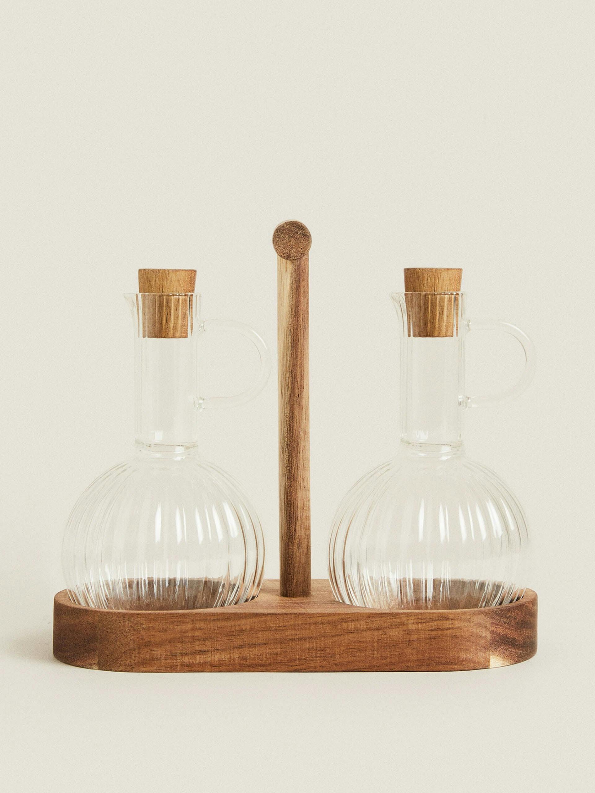 Bososilicate glass and wood cruet (set of 2)
