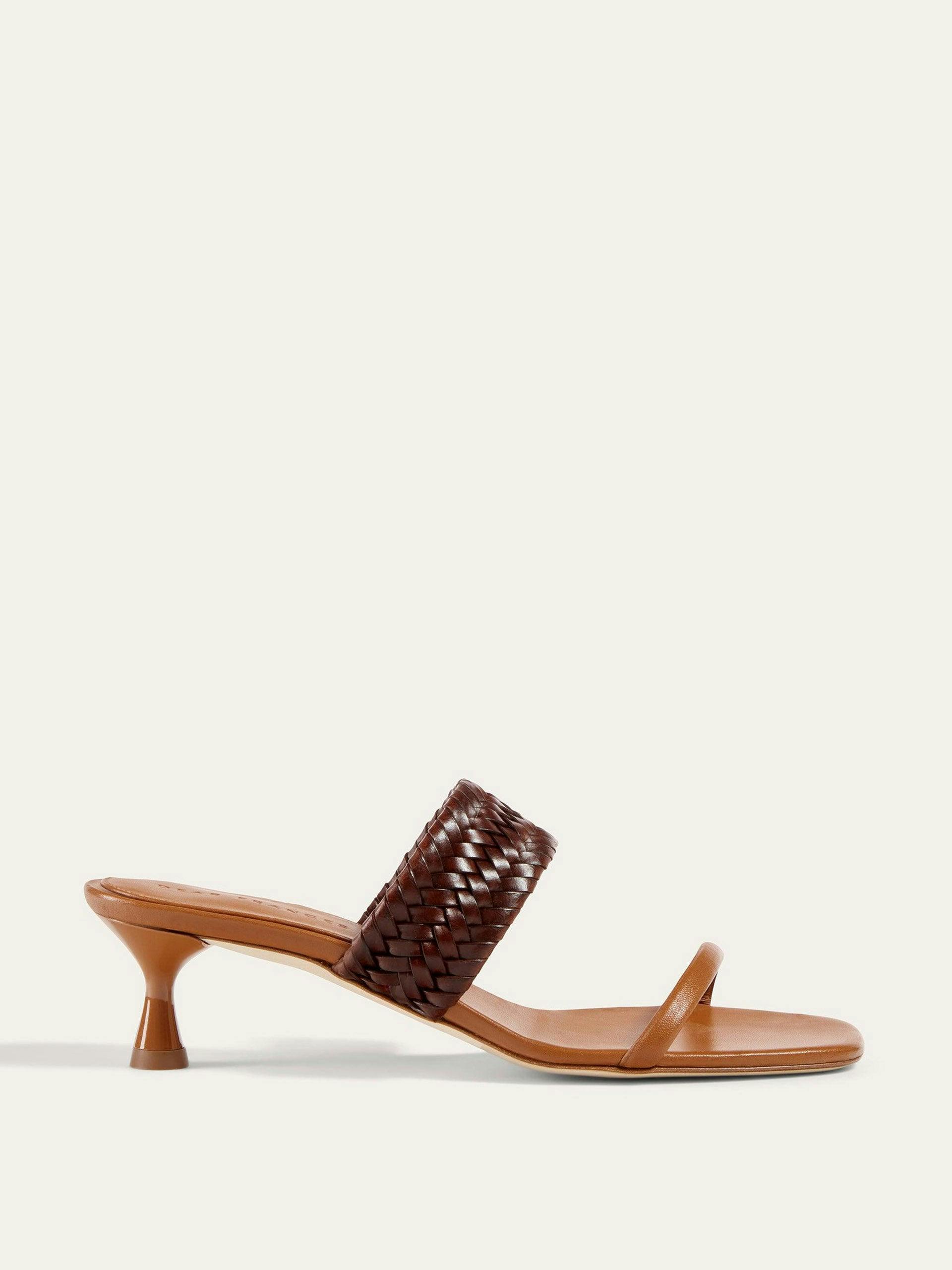 Bow tan sandal