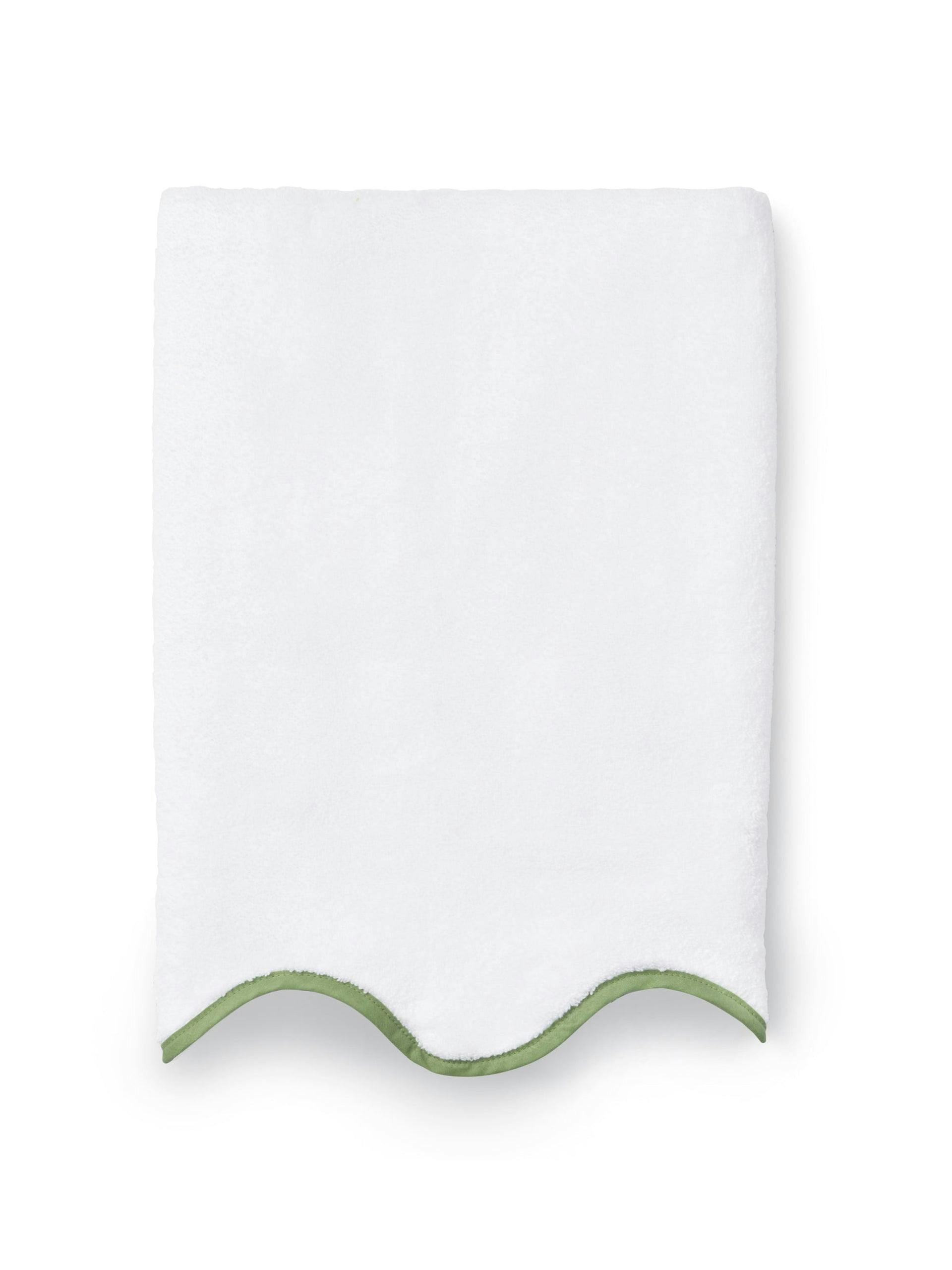 Amelia white/green scalloped bath towels