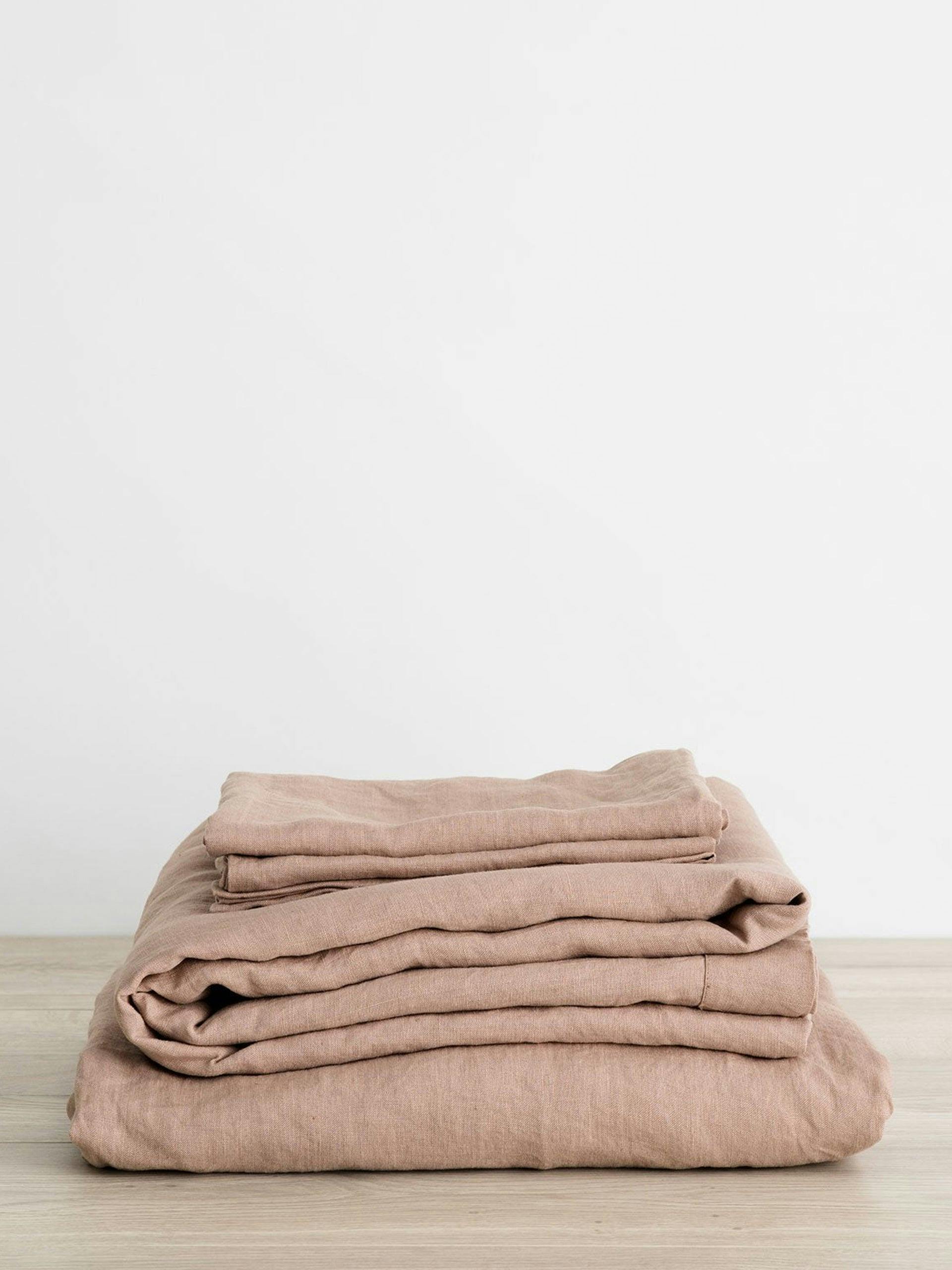 Fawn linen sheet set with pillowcases