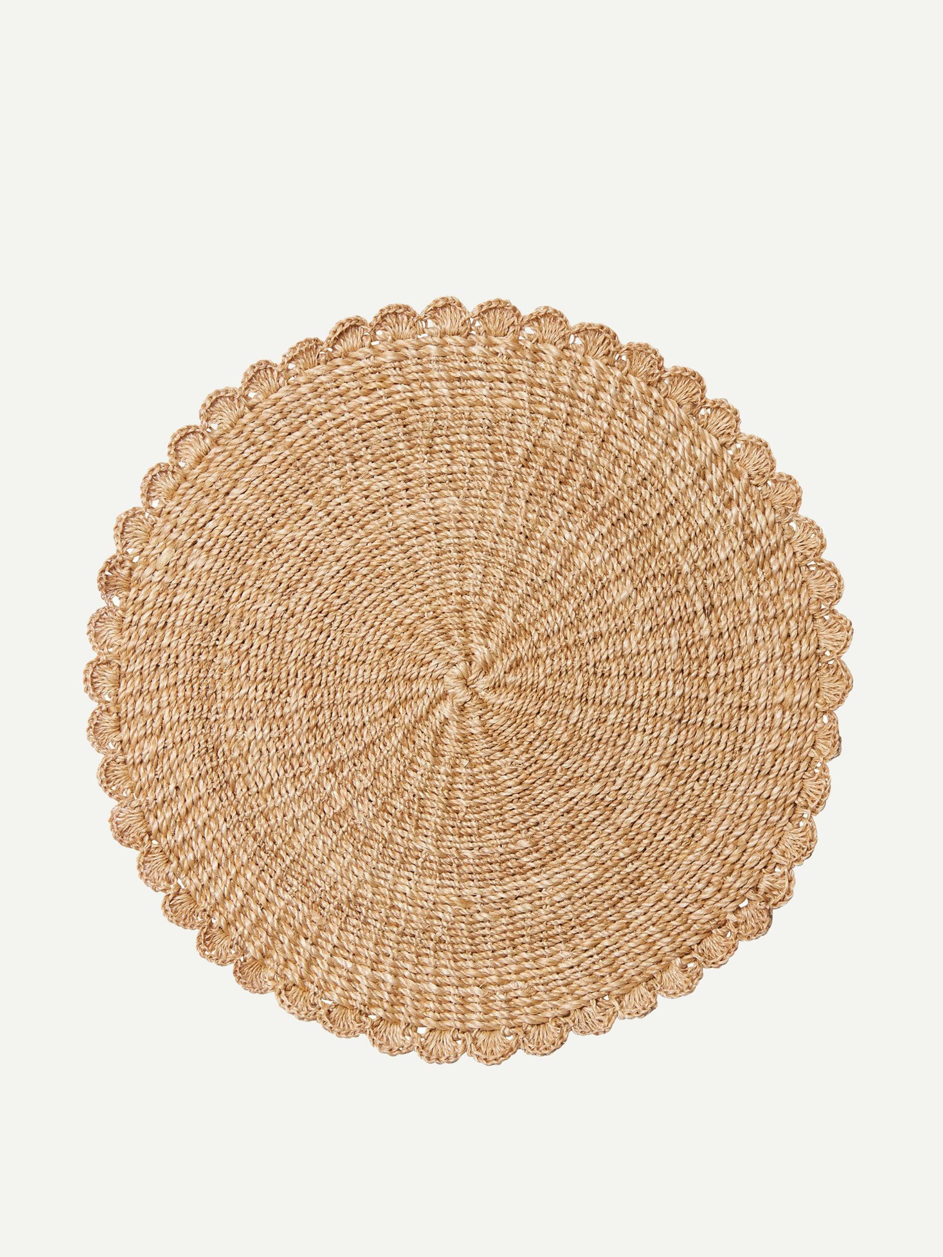 Scalloped natural abaca placemat