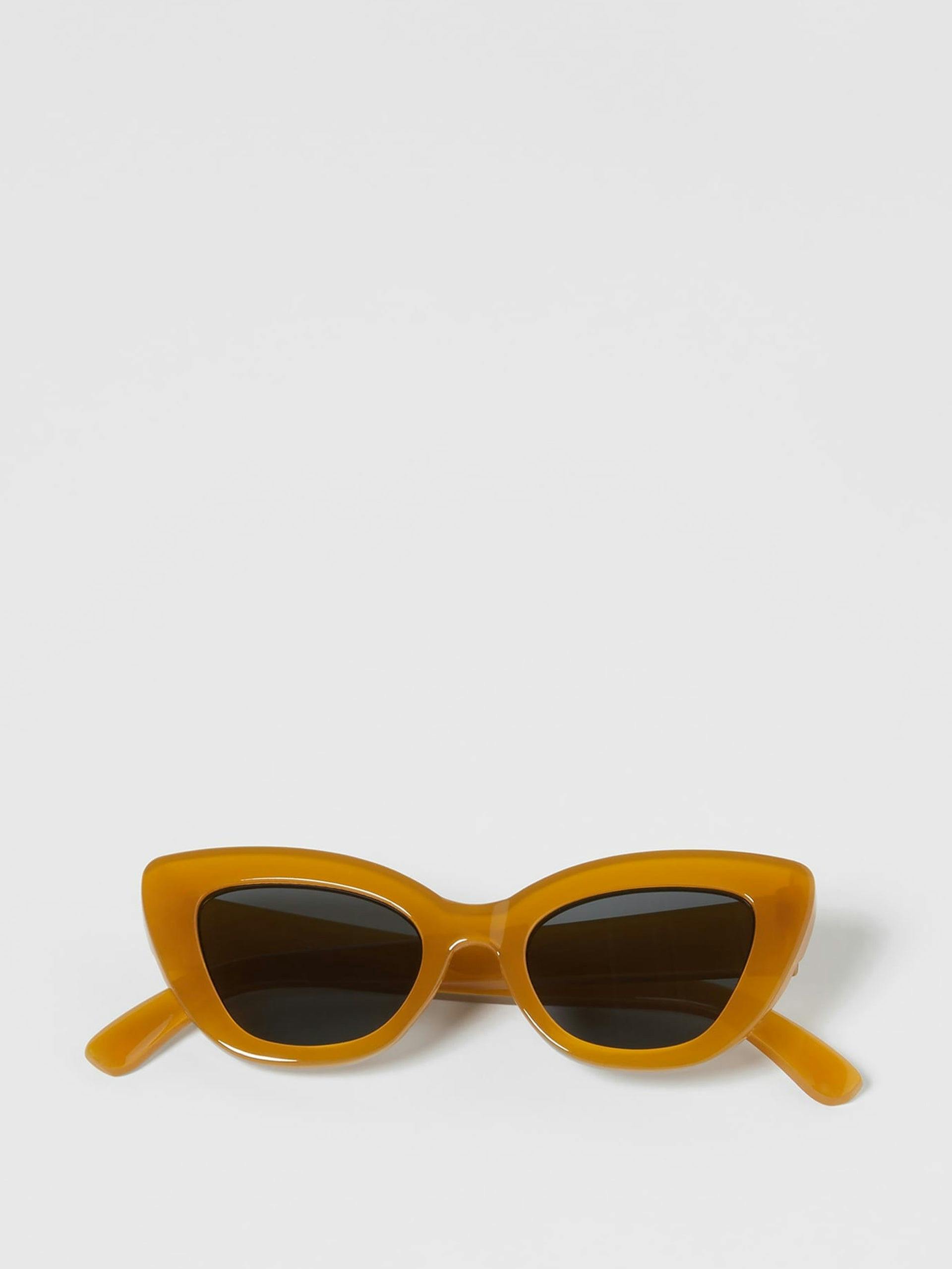 Transparent cat eye sunglasses