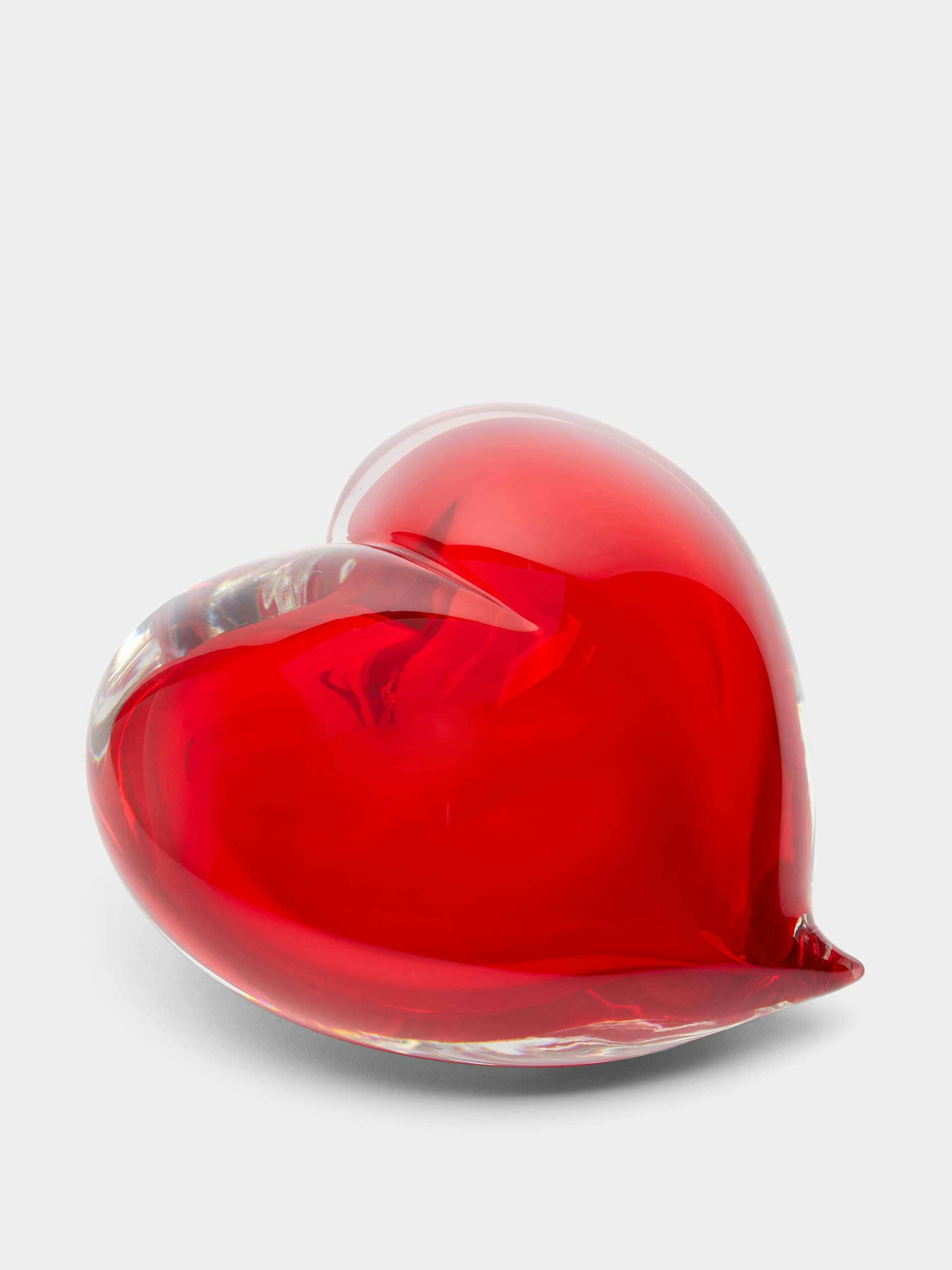 Glass heart paperweight