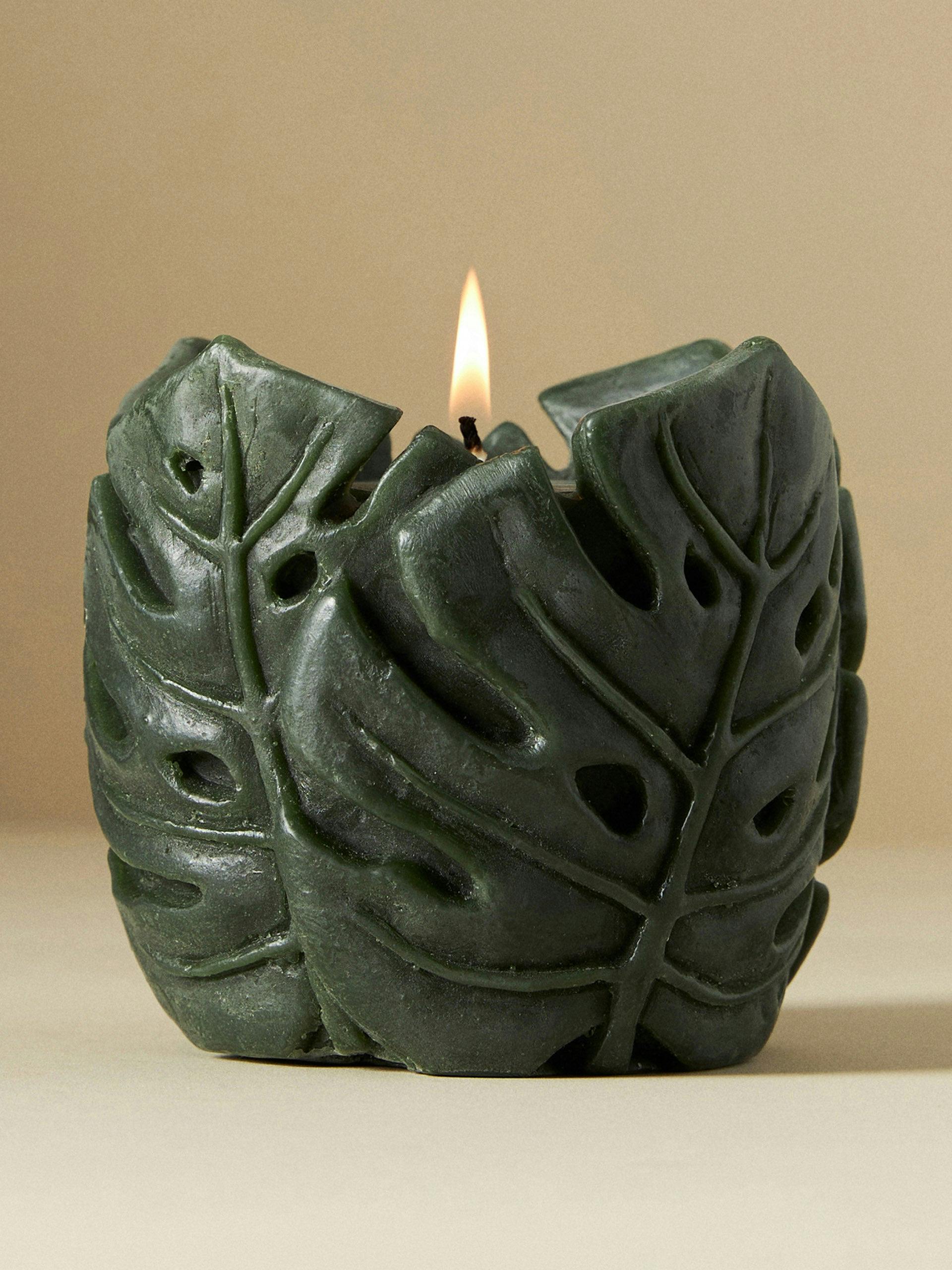 Rio tropical-leaves candle
