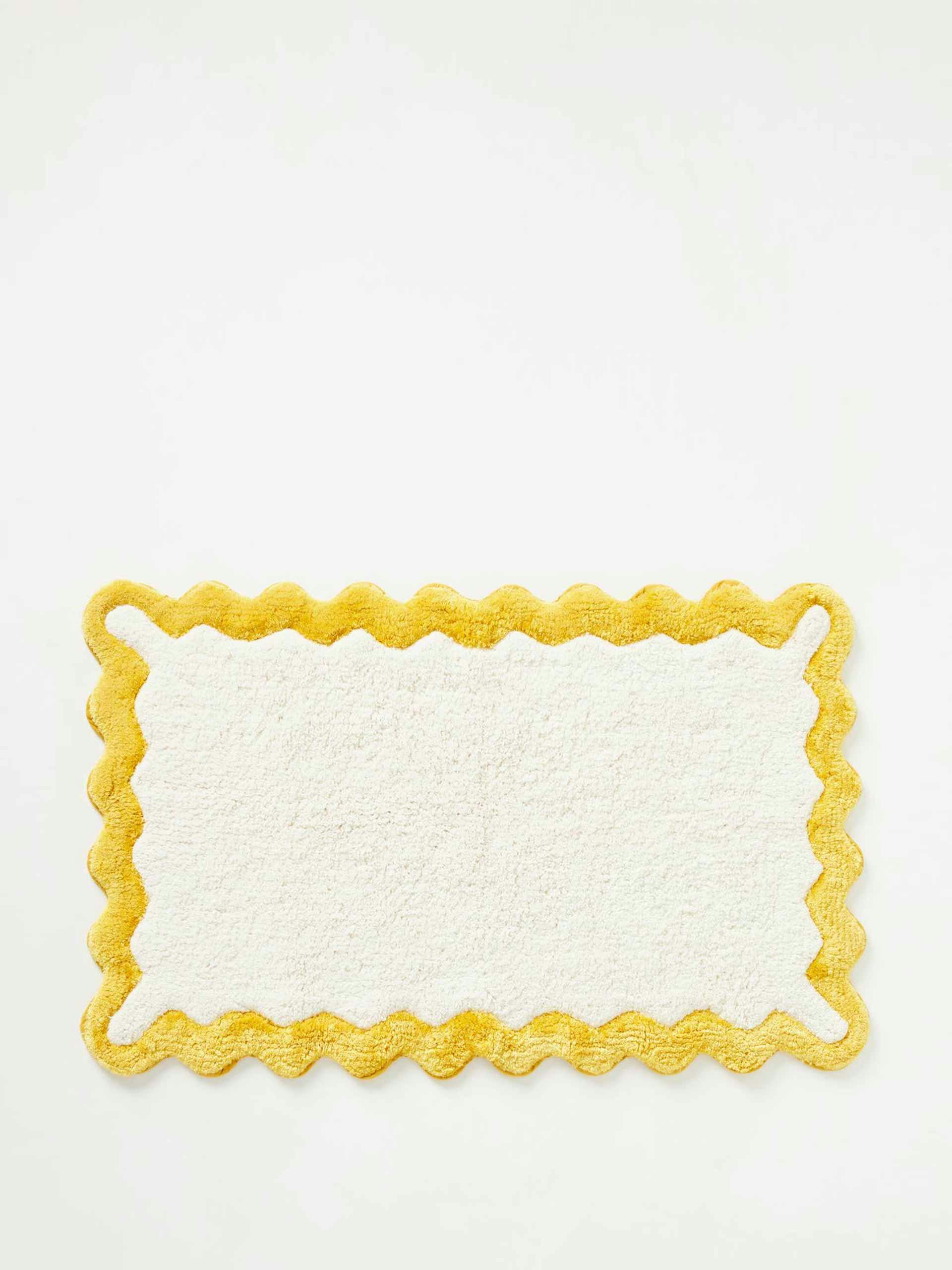White and yellow bath mat