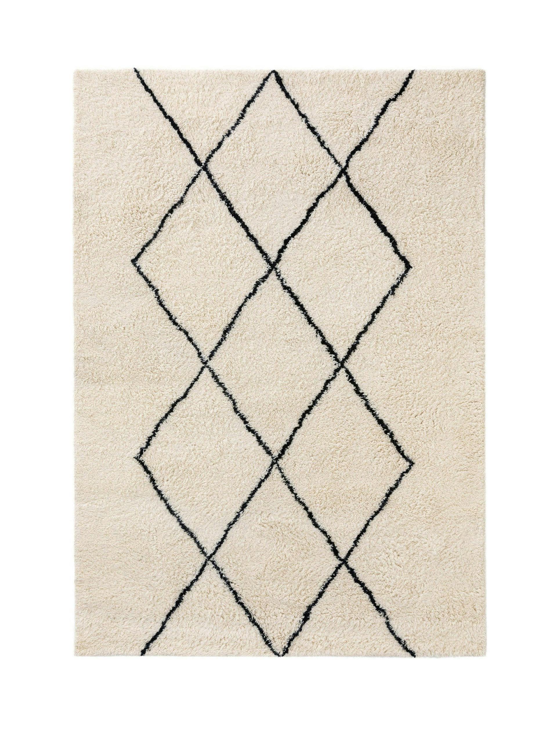 Wool rug with a diamond pattern