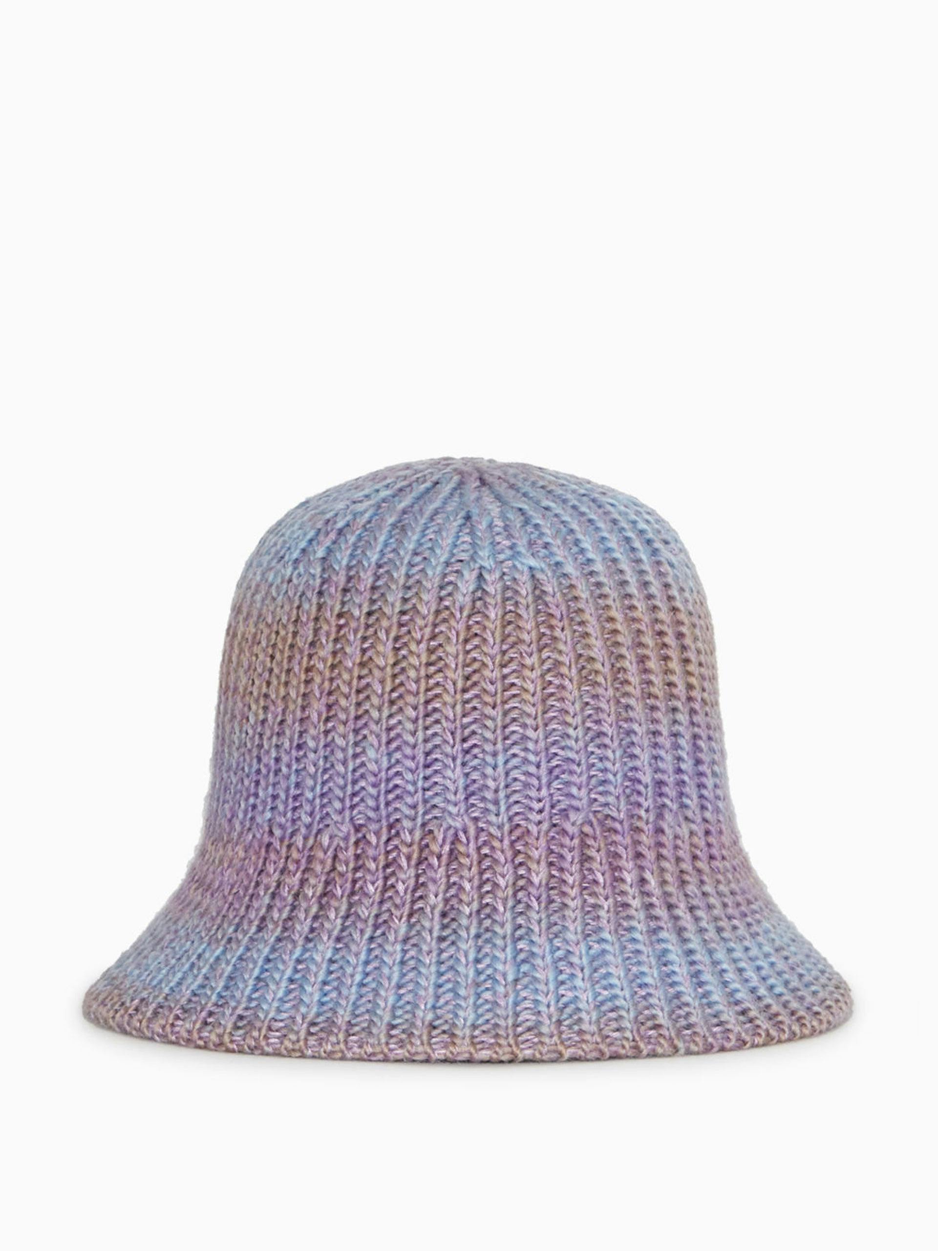 Chunky knitted bucket hat