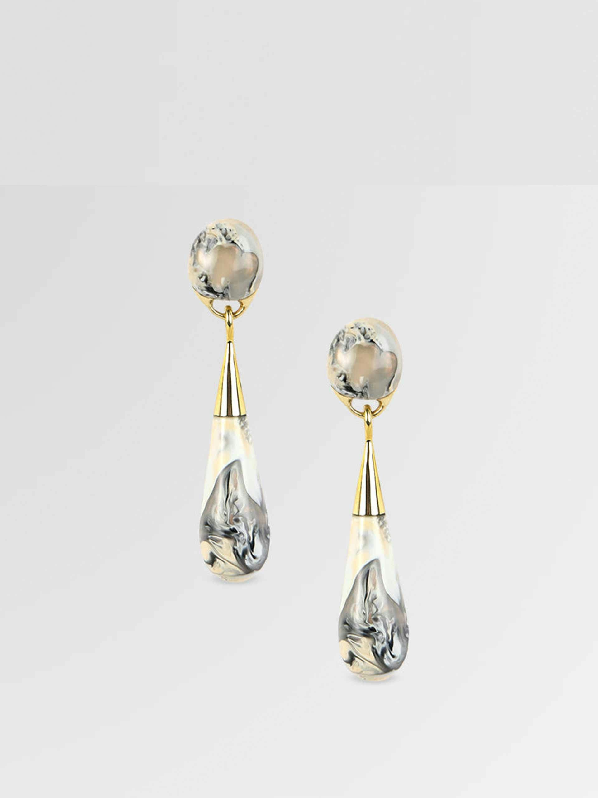 Medium polished brass dew drop earrings