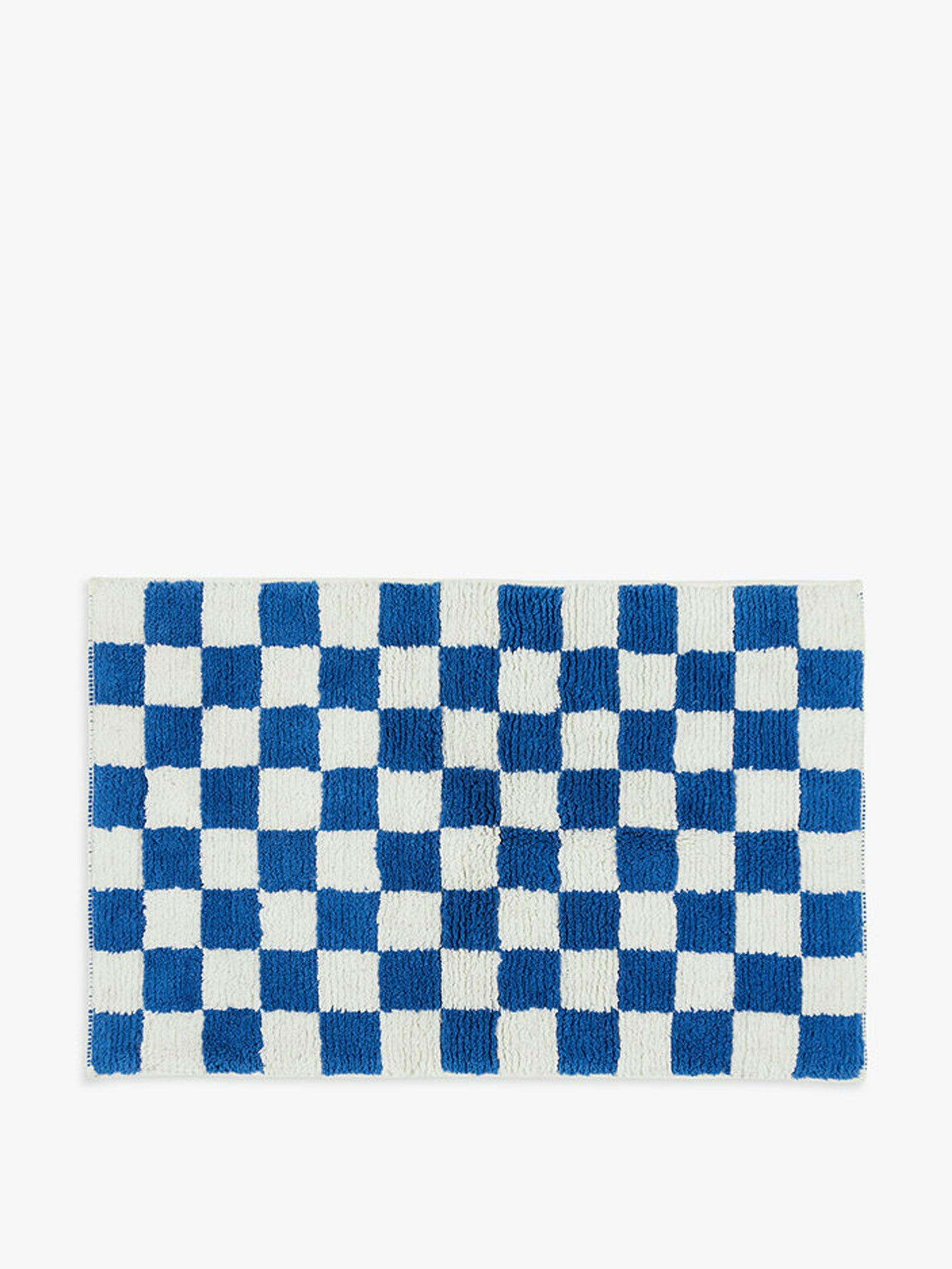 Blue and white checkerboard mat